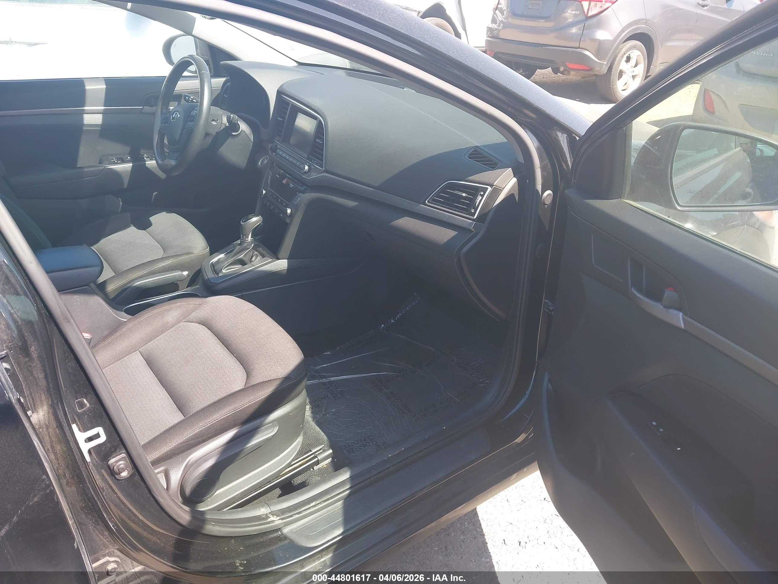 HYUNDAI ELANTRA image 5