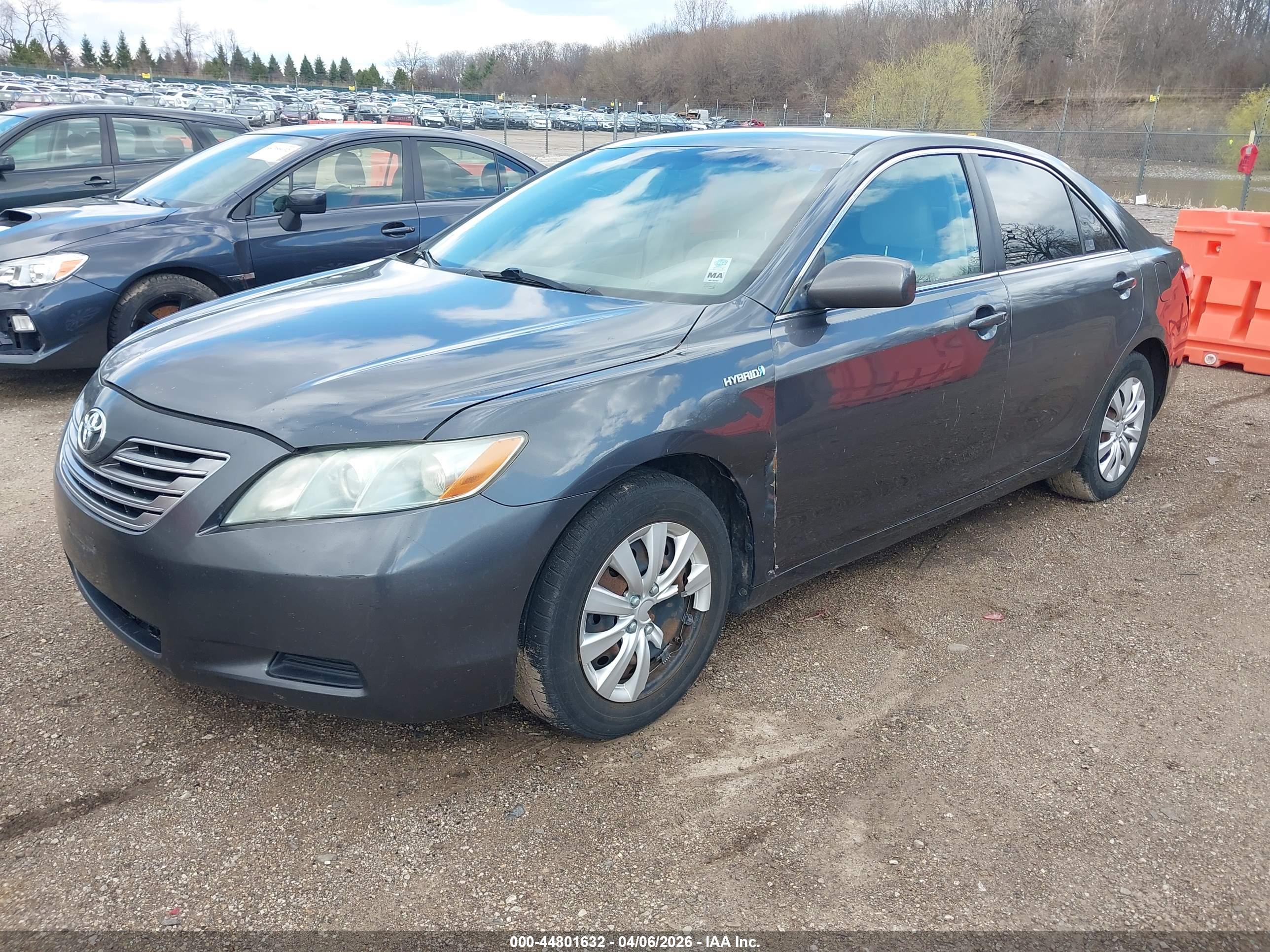 TOYOTA CAMRY image 2