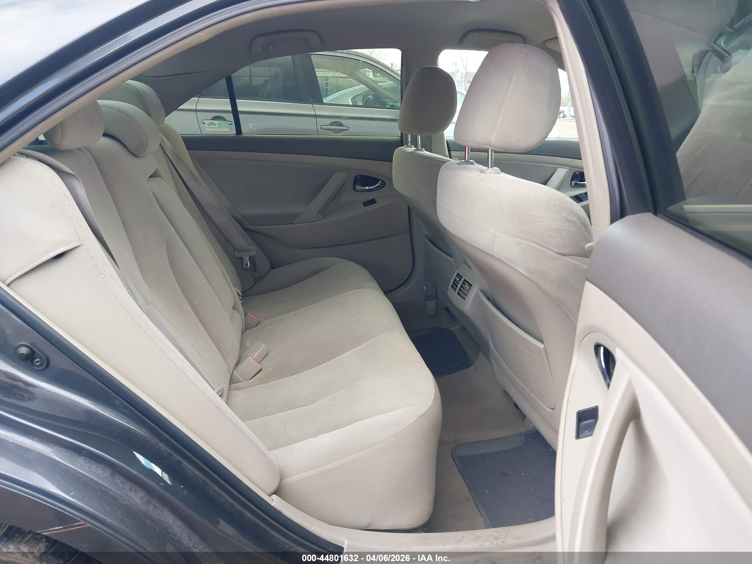 TOYOTA CAMRY image 8