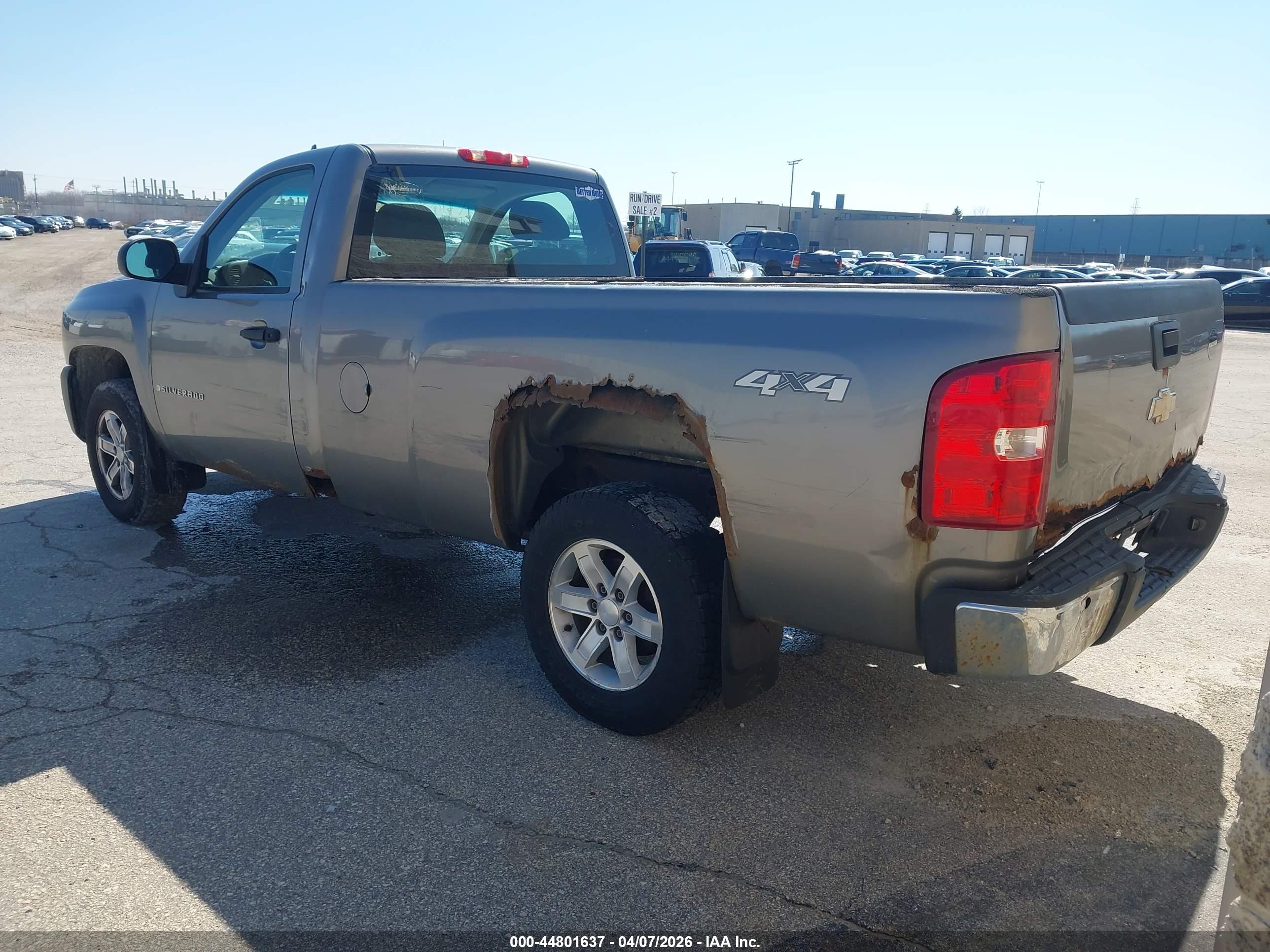 CHEVROLET SILVERADO image 3