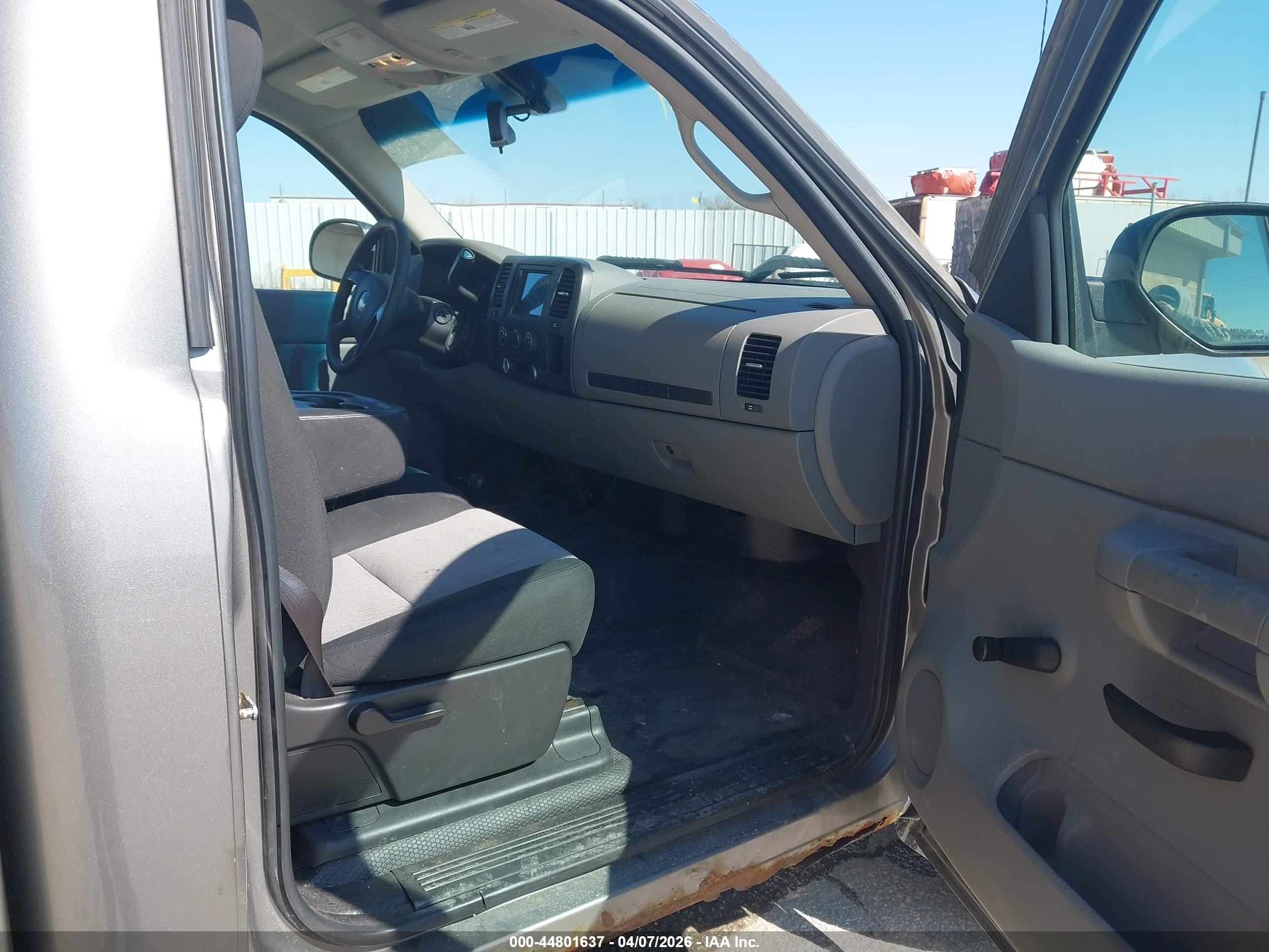 CHEVROLET SILVERADO image 5
