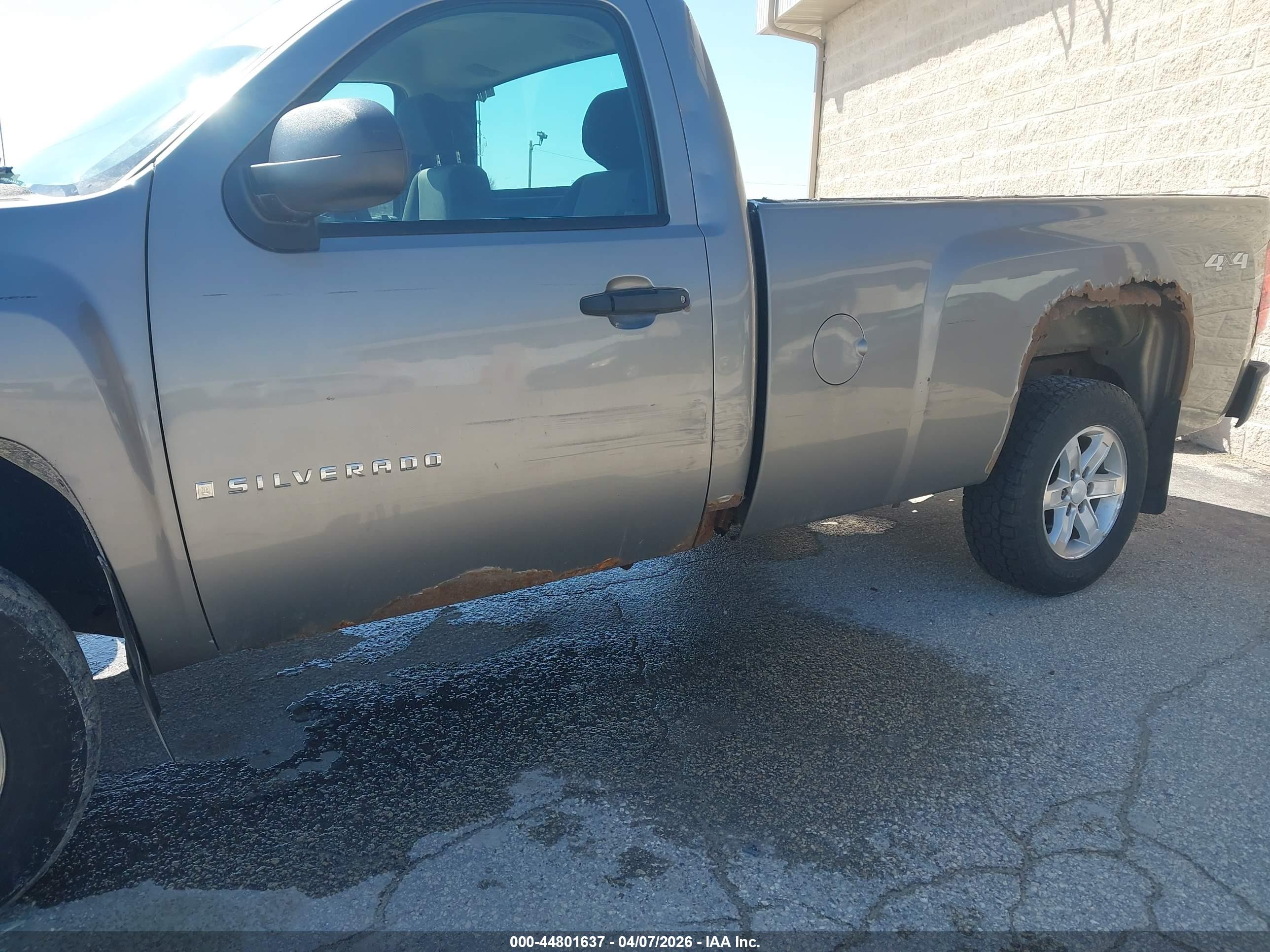 CHEVROLET SILVERADO image 6