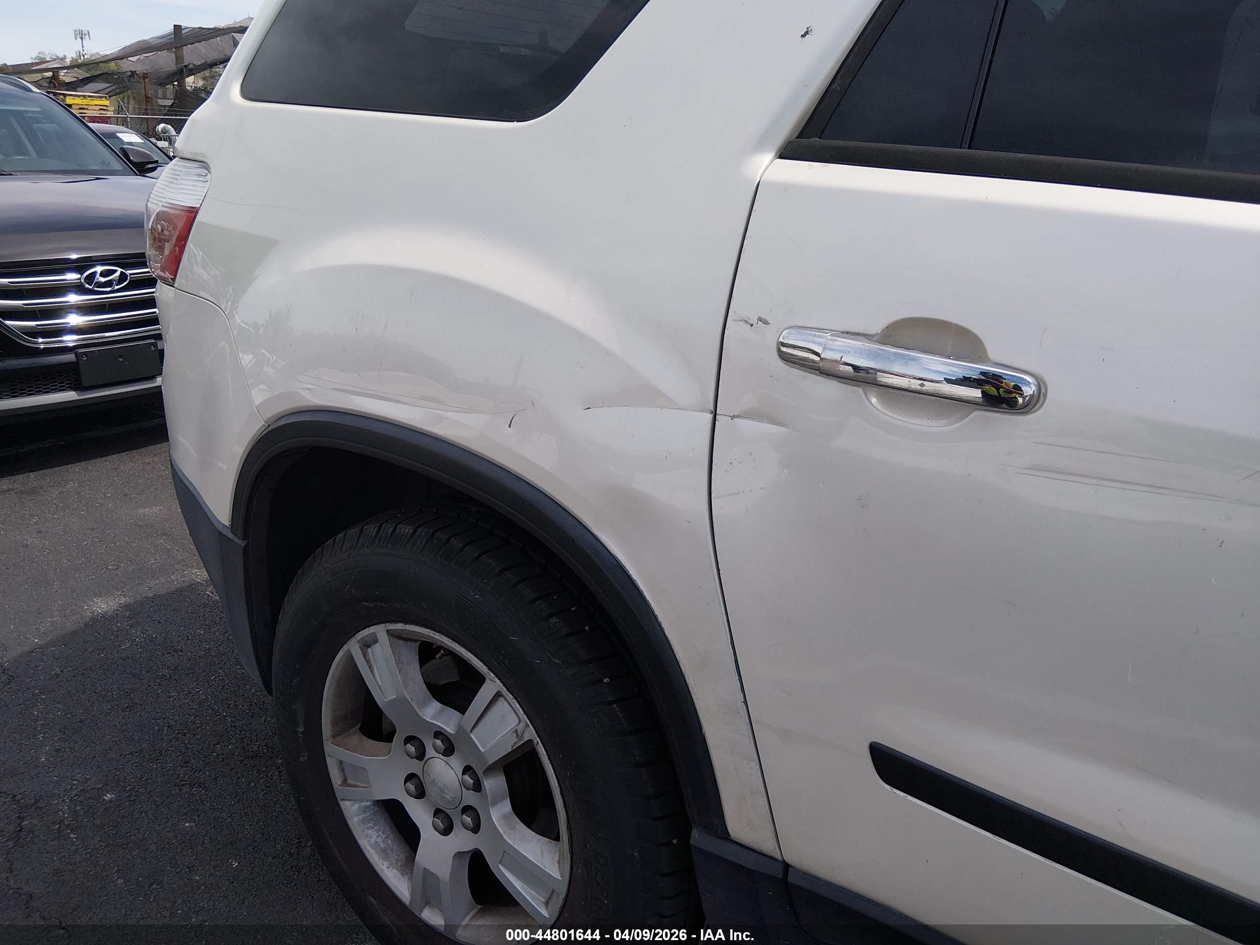 GMC ACADIA image 6