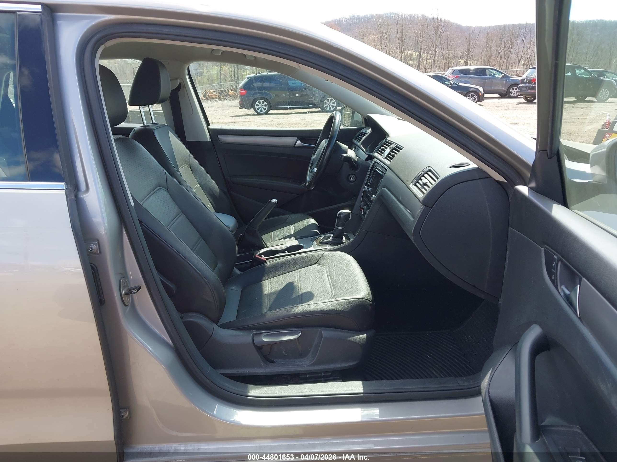 VOLKSWAGEN PASSAT image 5