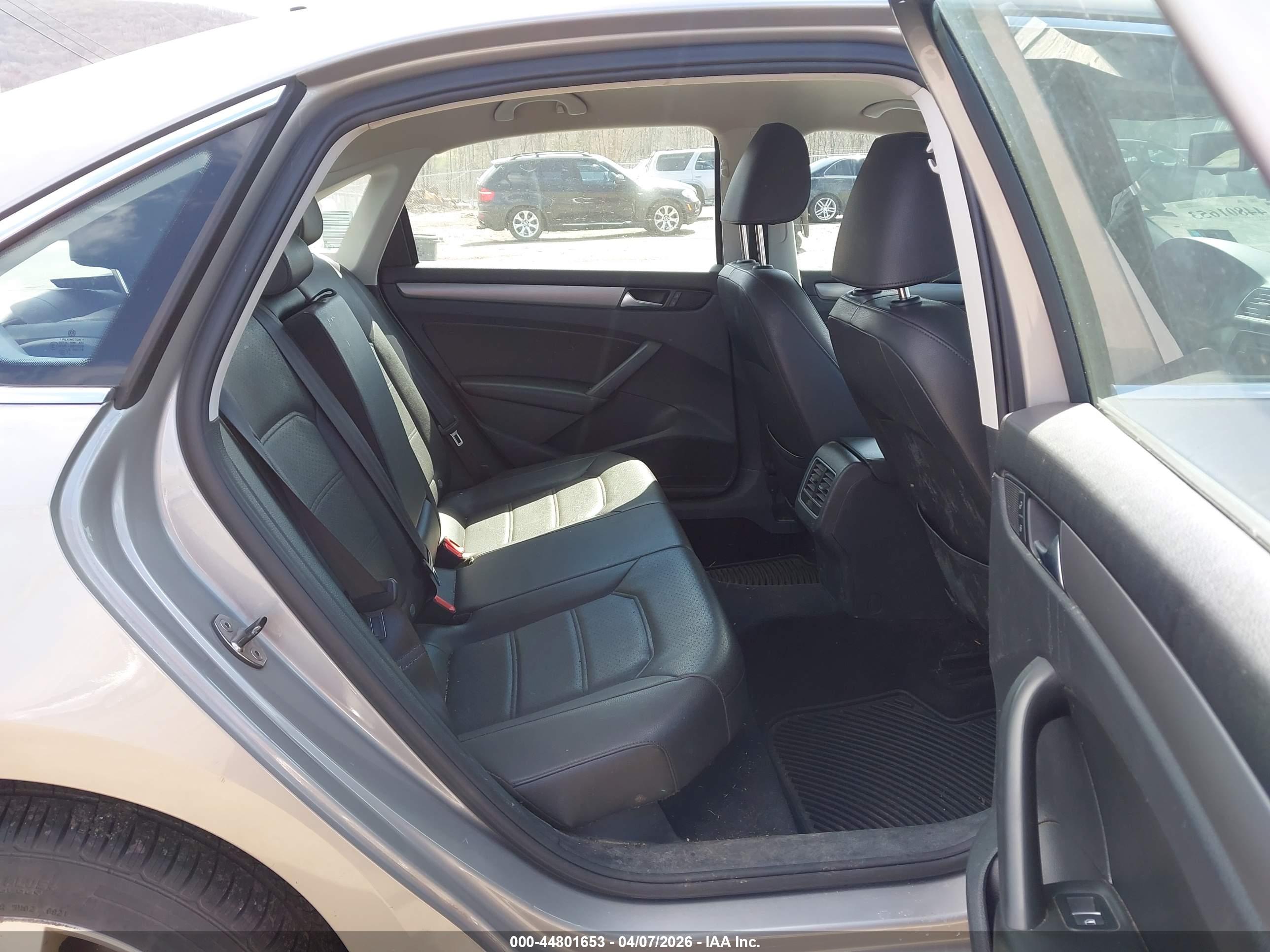 VOLKSWAGEN PASSAT image 8