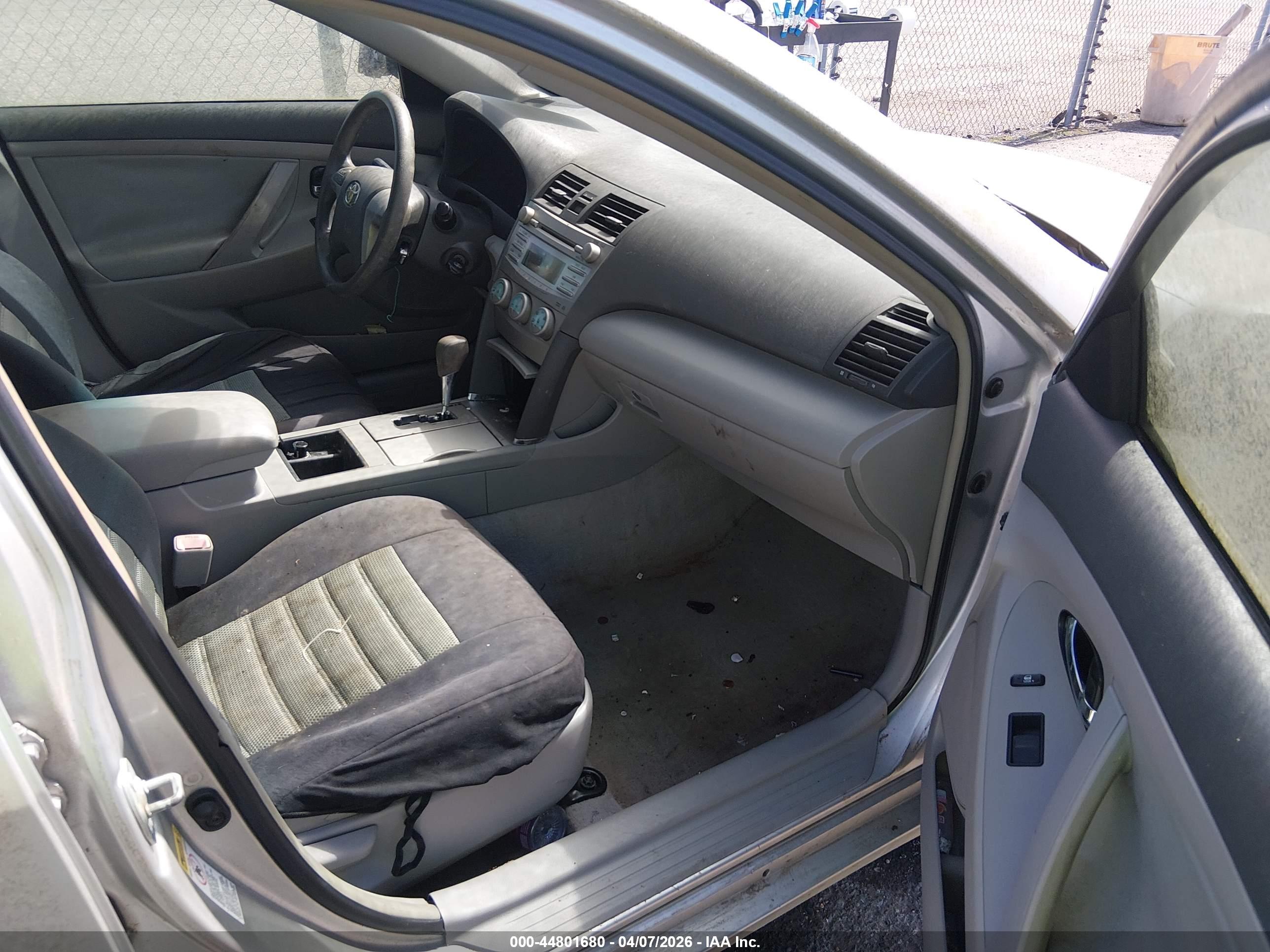 TOYOTA CAMRY image 5