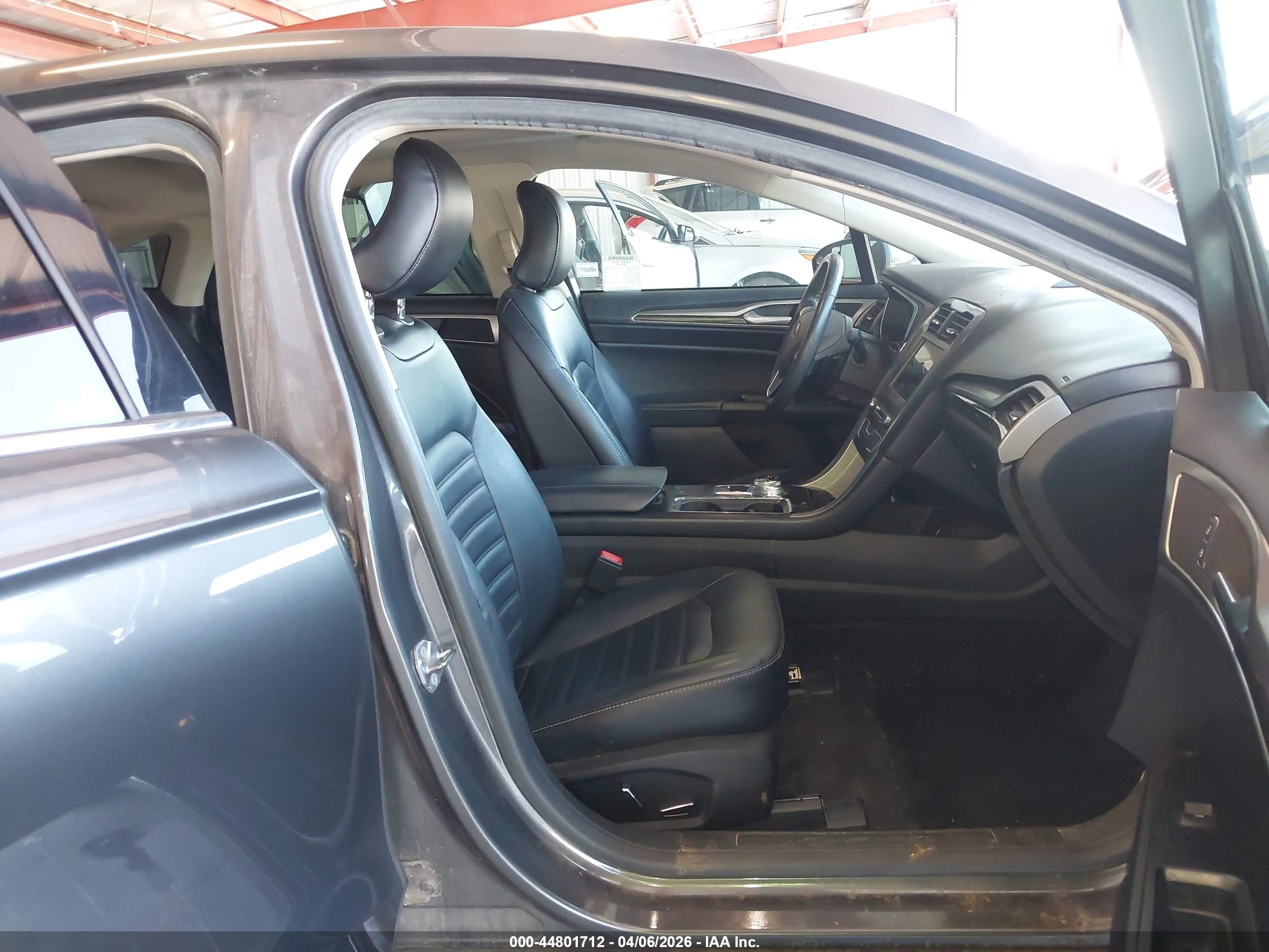 FORD FUSION image 5