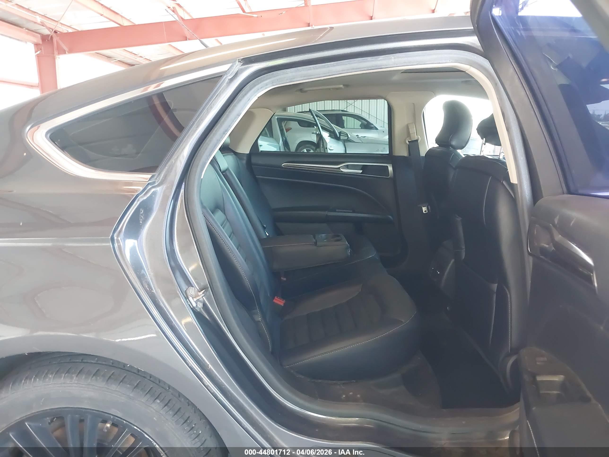 FORD FUSION image 8