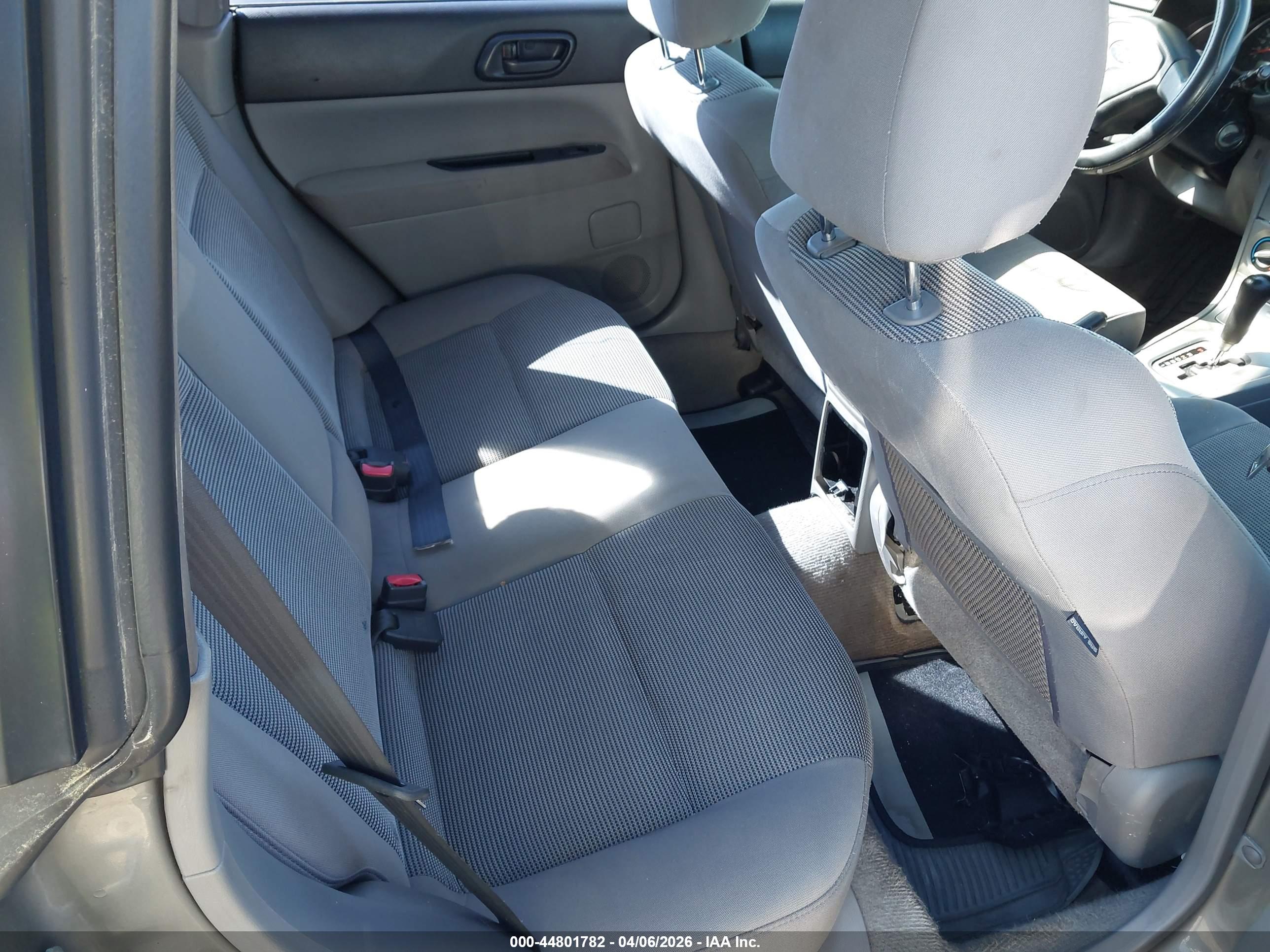SUBARU FORESTER image 8
