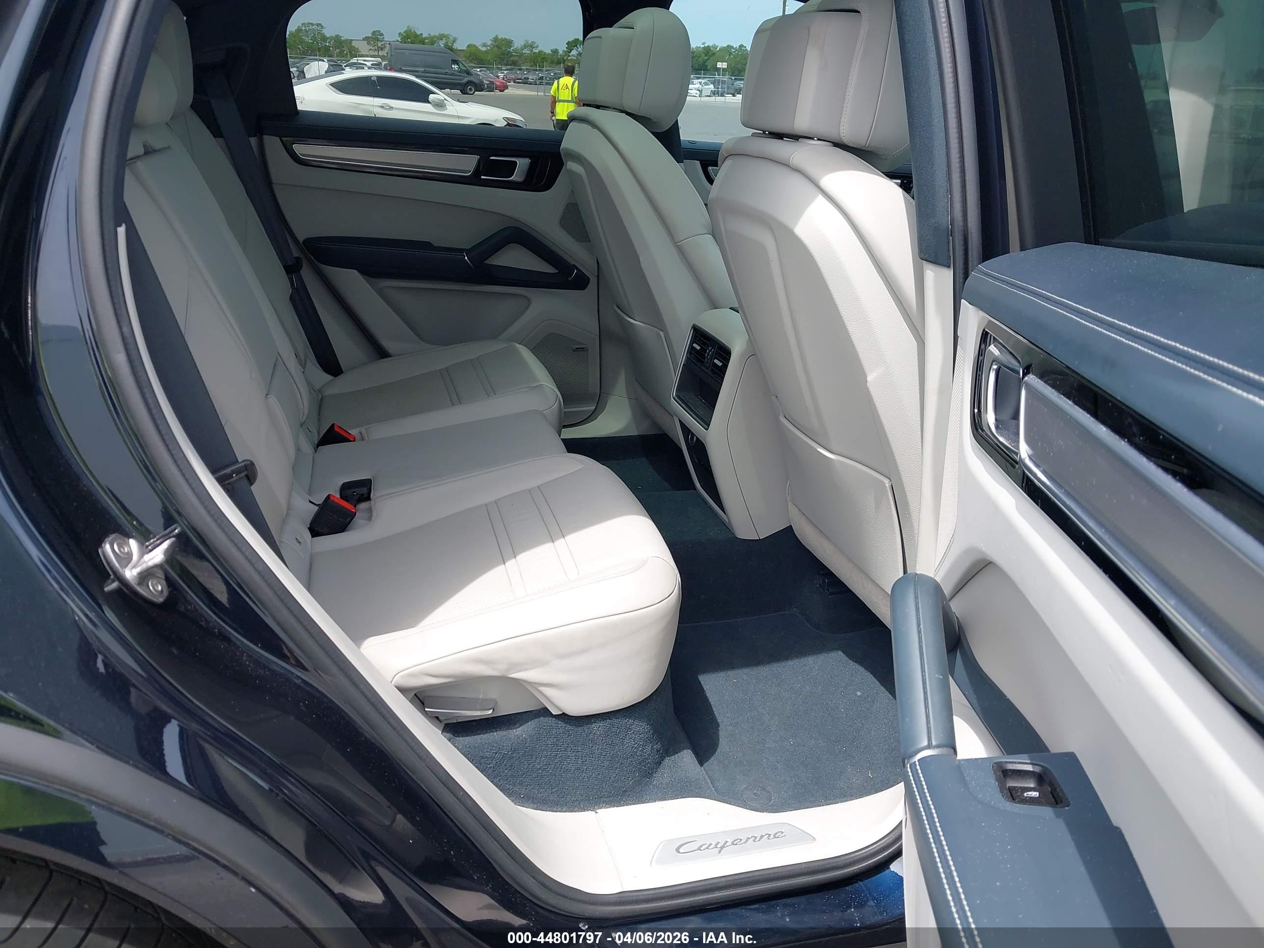 PORSCHE CAYENNE image 8