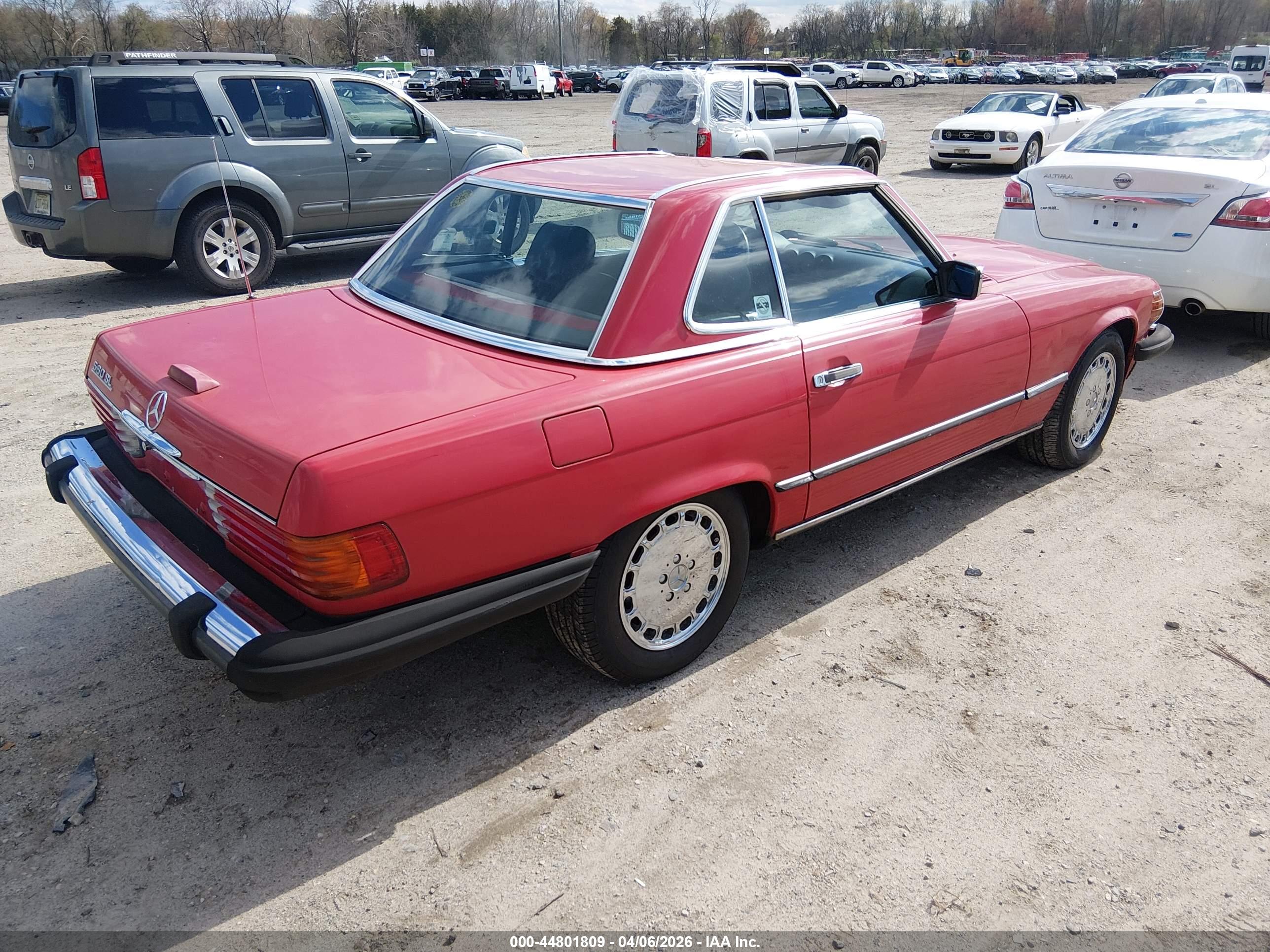 MERCEDES-BENZ 560 image 4