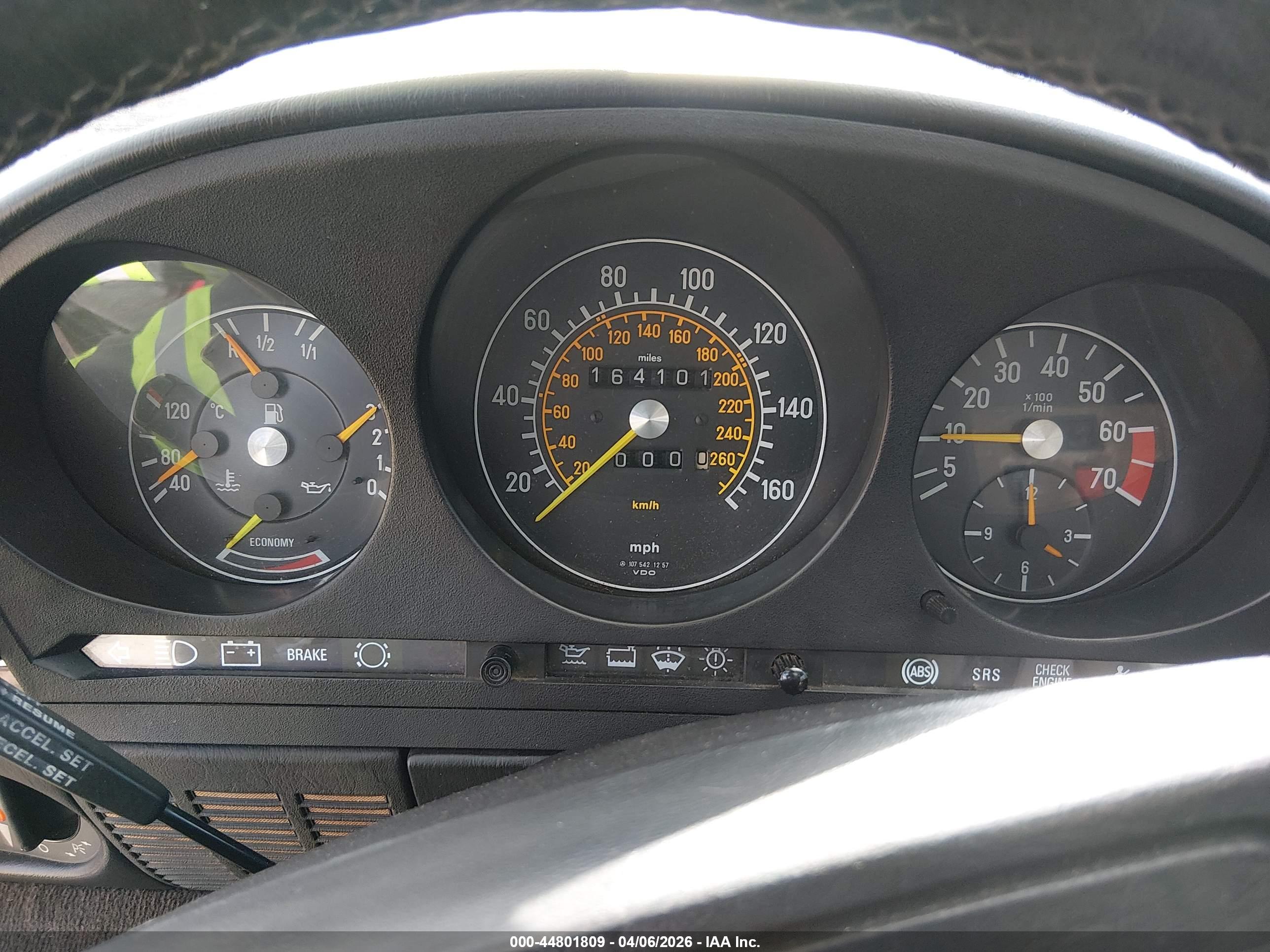 MERCEDES-BENZ 560 image 7
