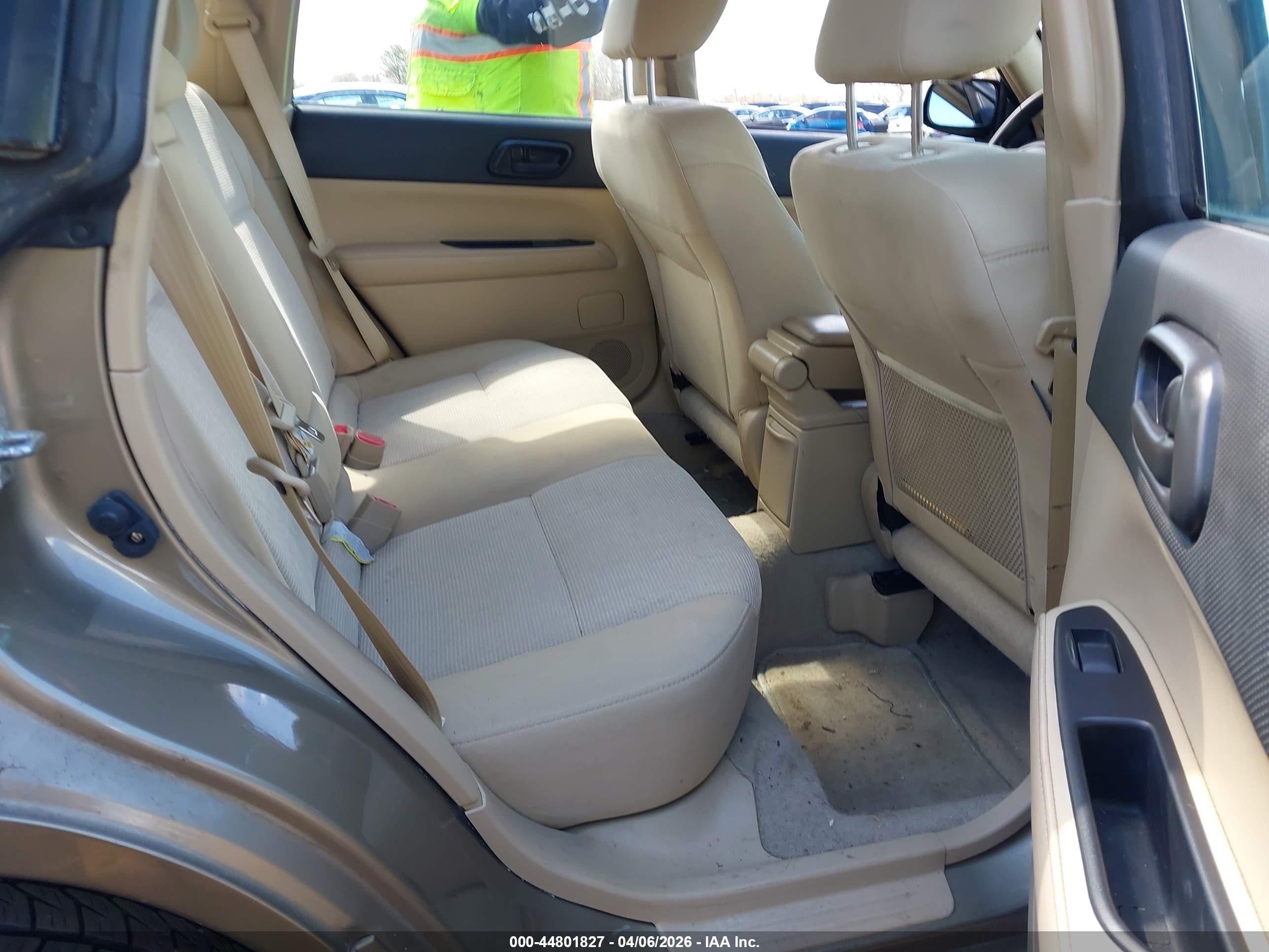 SUBARU FORESTER image 8