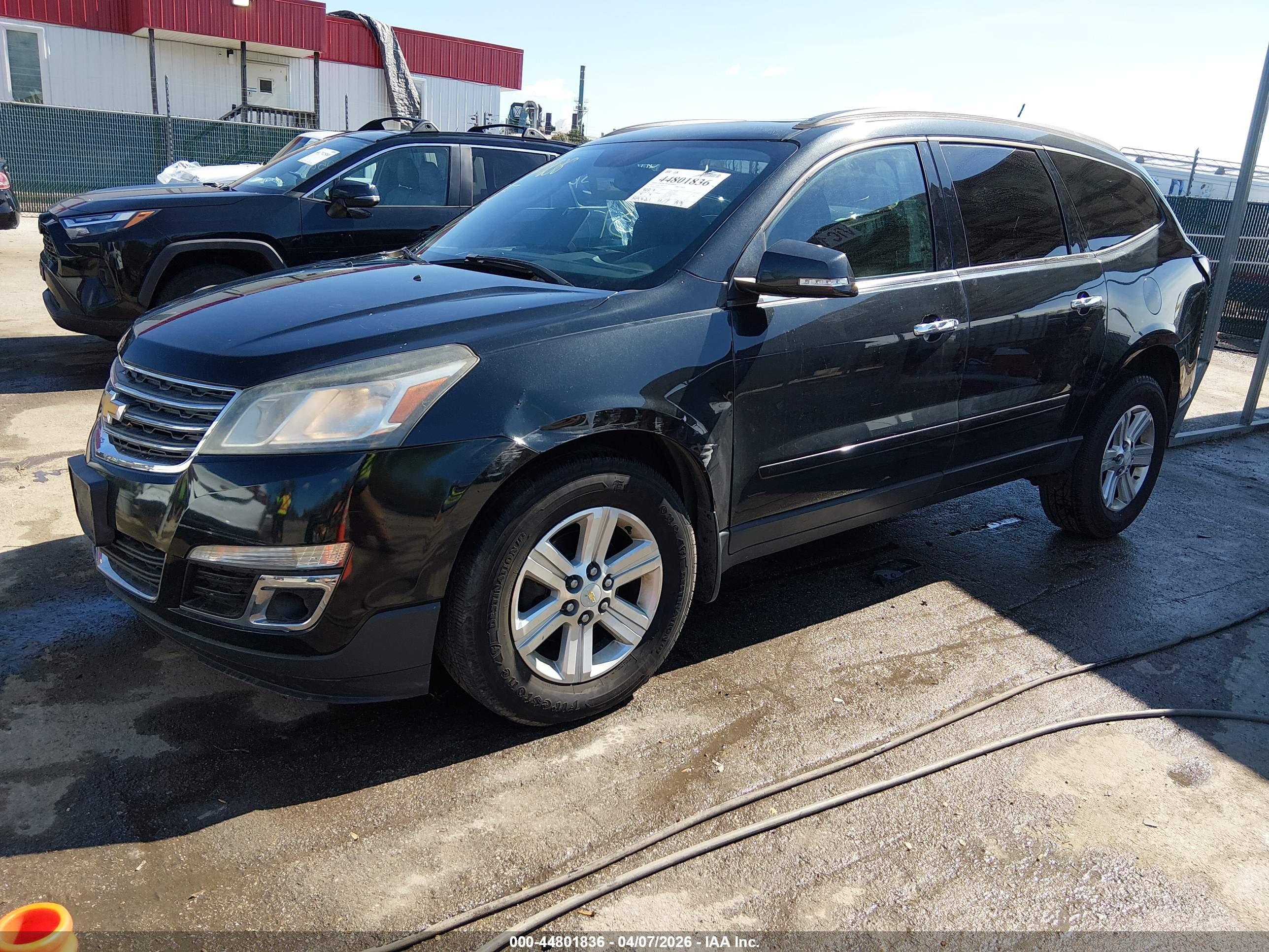CHEVROLET TRAVERSE image 2