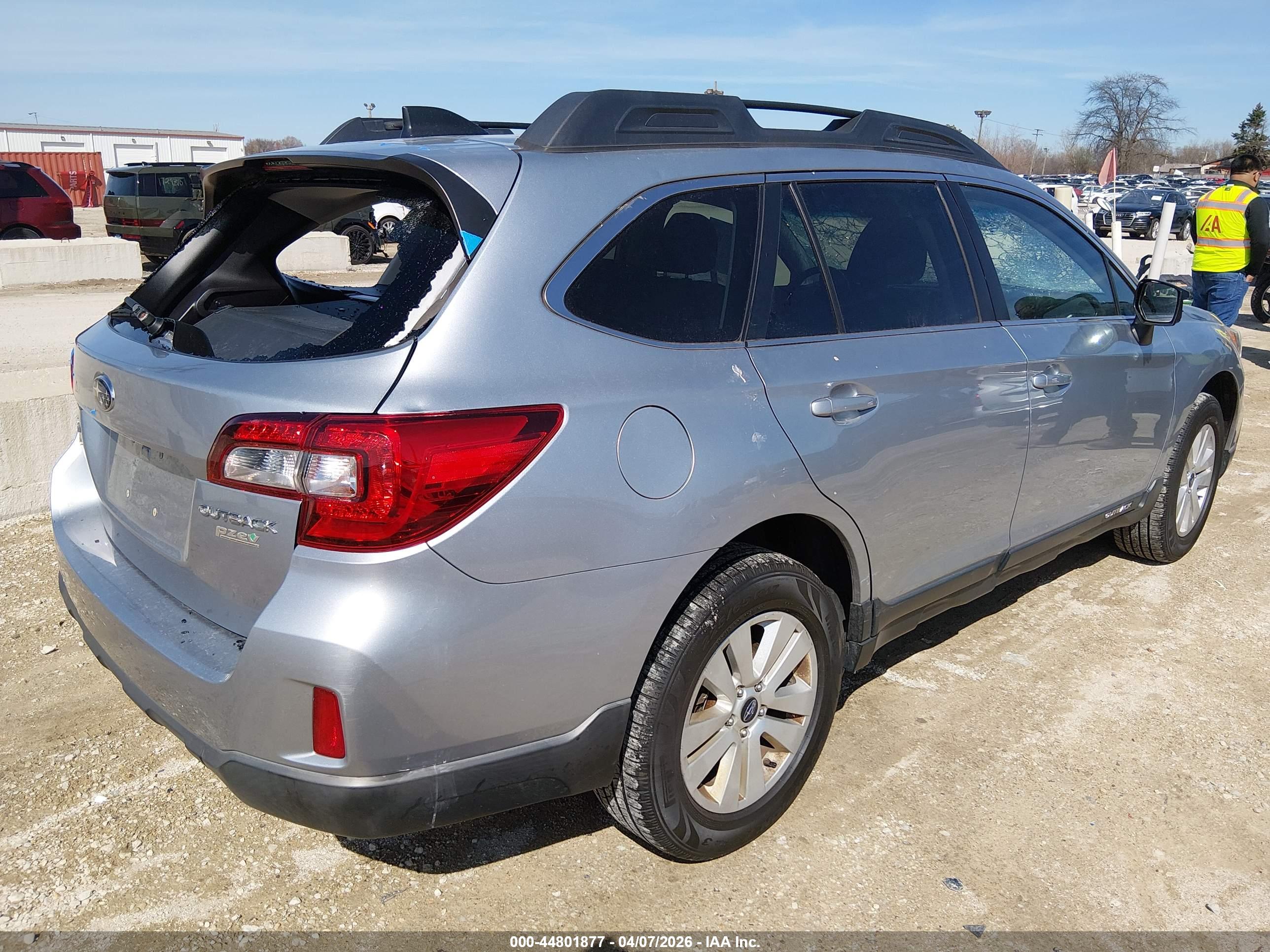 SUBARU OUTBACK image 4
