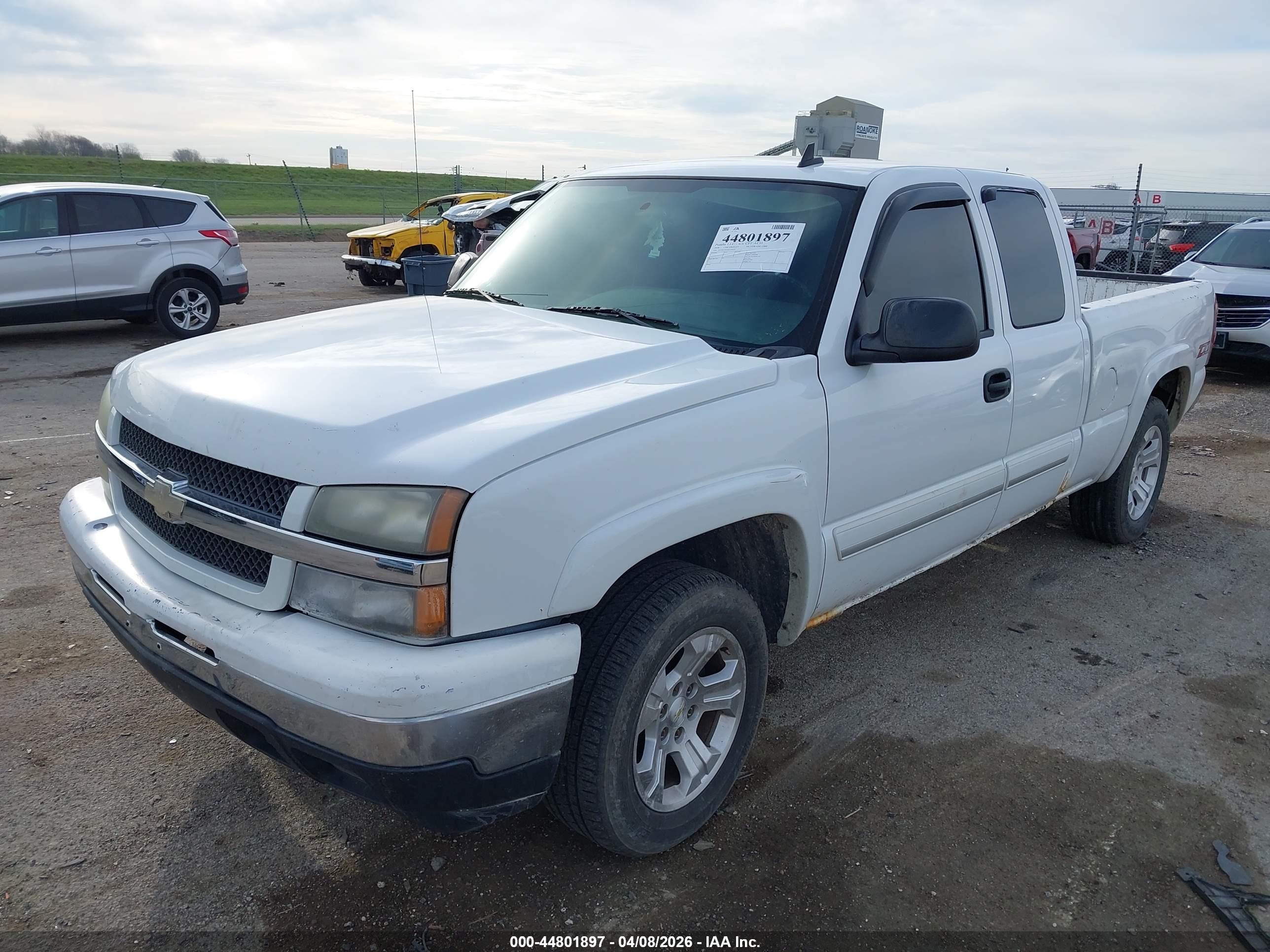CHEVROLET SILVERADO image 2