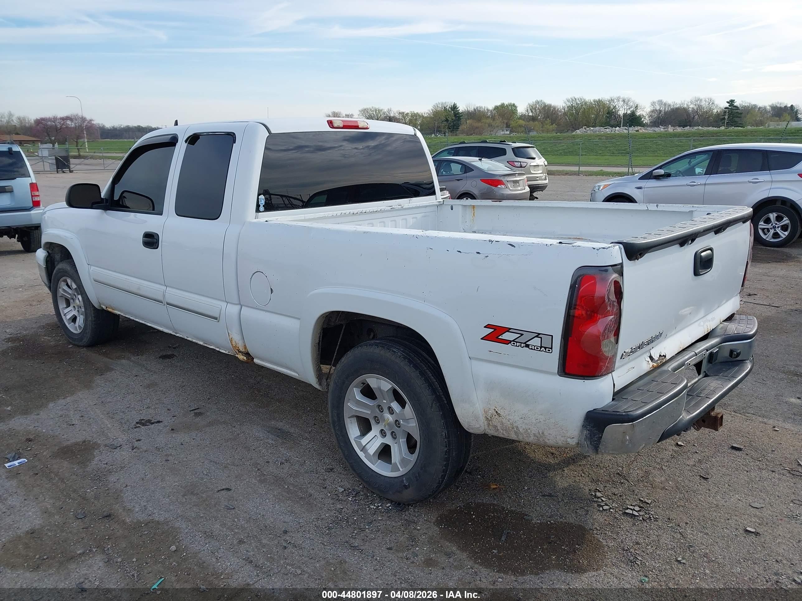 CHEVROLET SILVERADO image 3