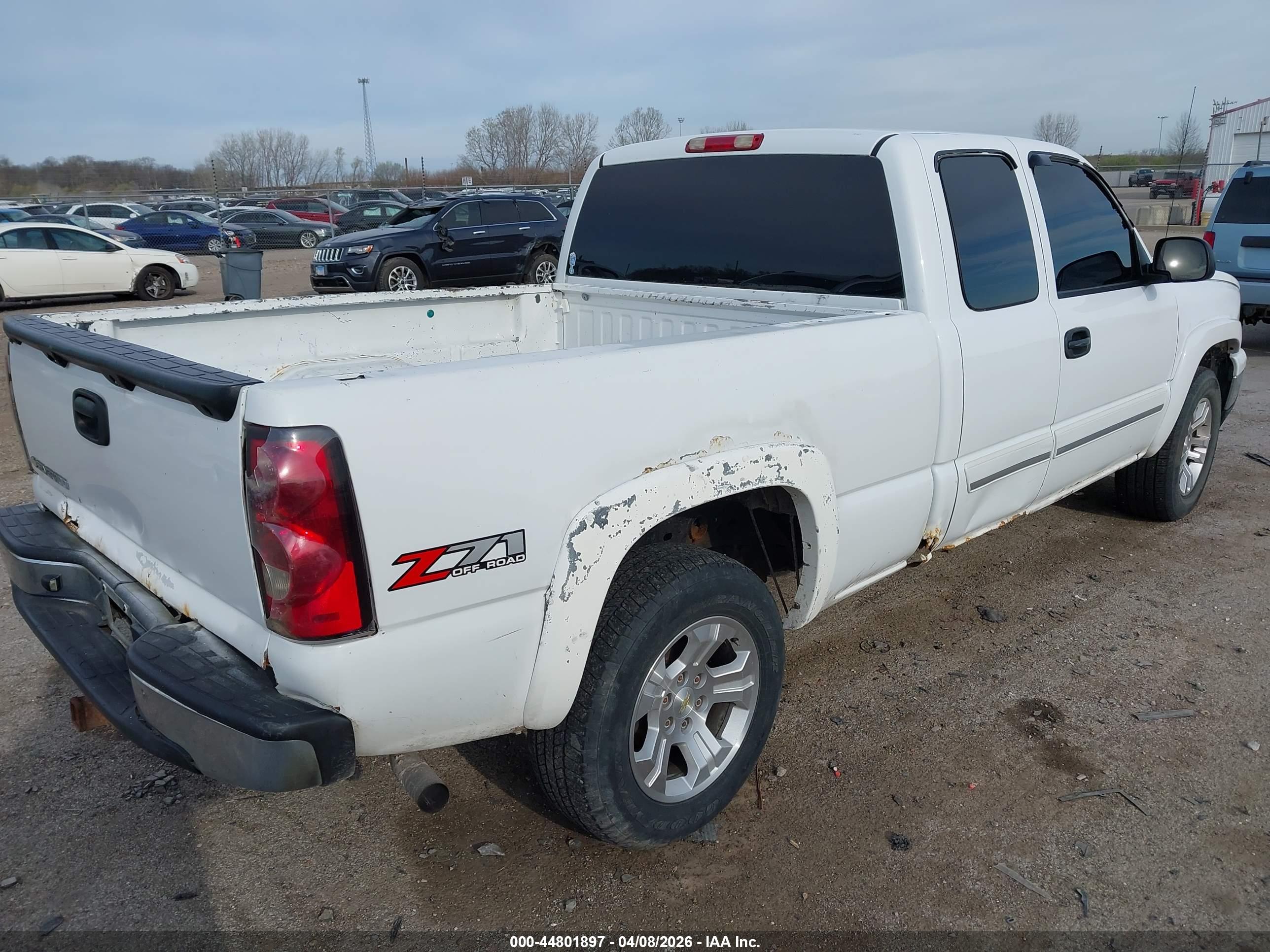 CHEVROLET SILVERADO image 4