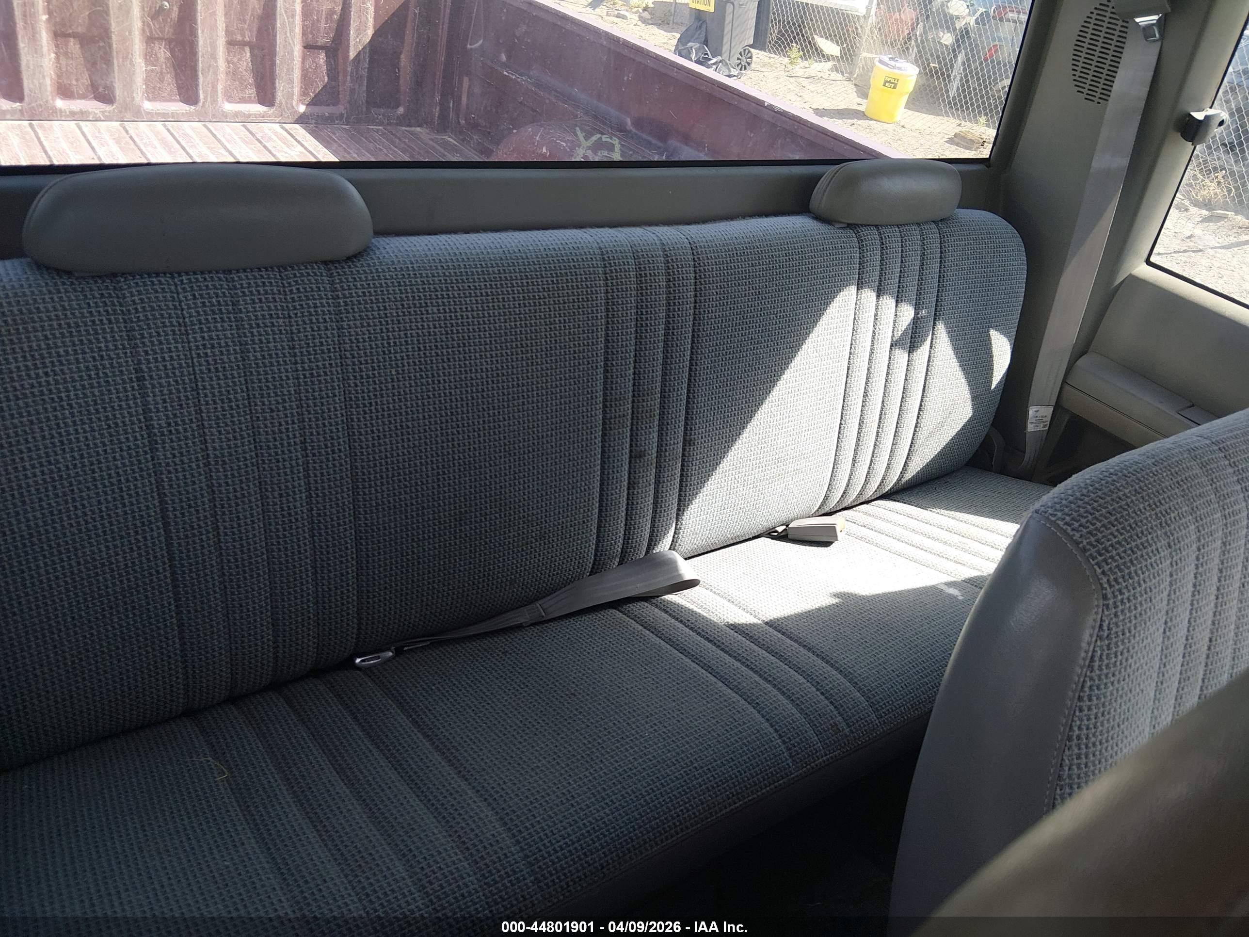 CHEVROLET GMT-400 image 8