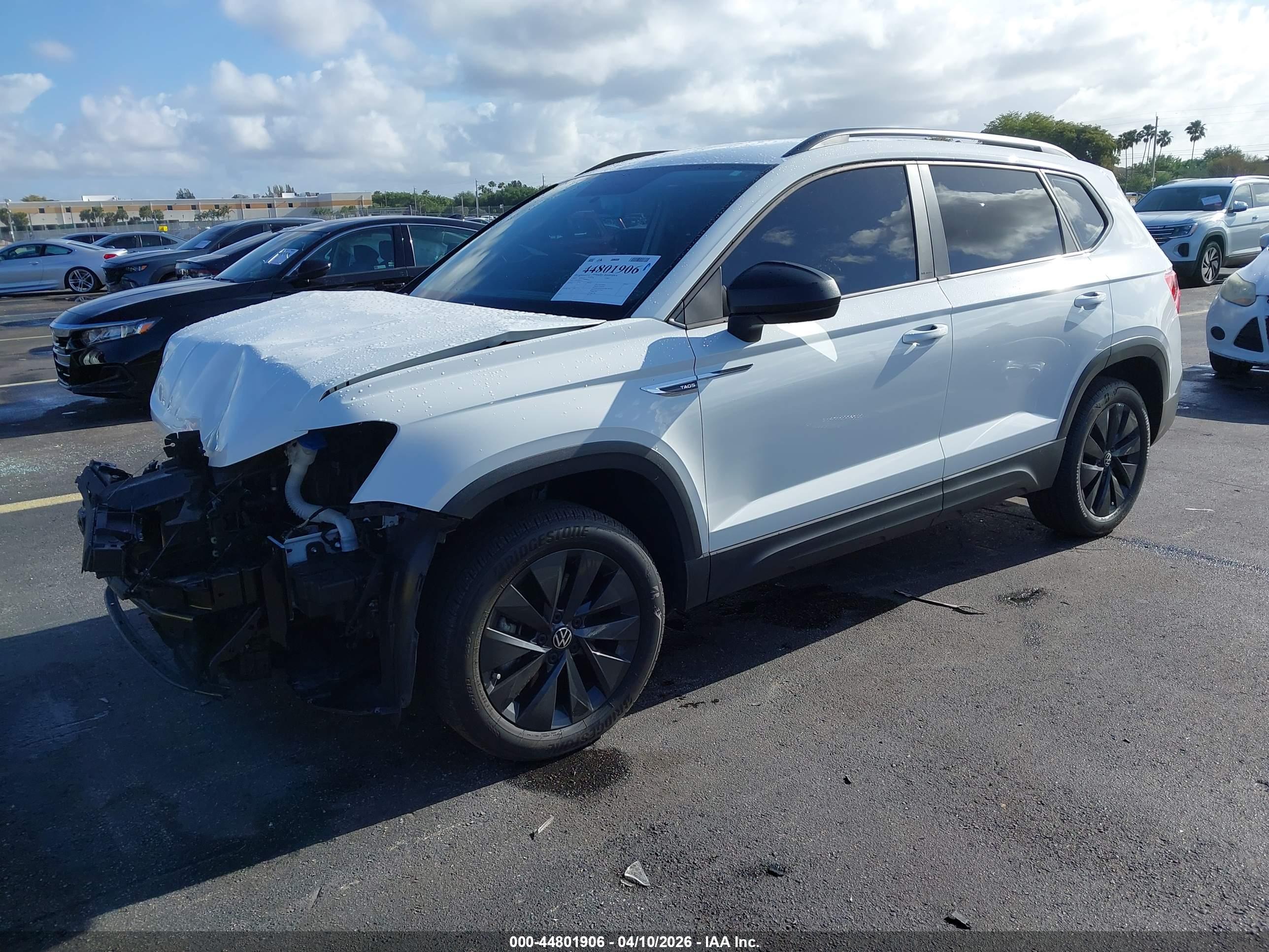 VOLKSWAGEN TAOS image 2