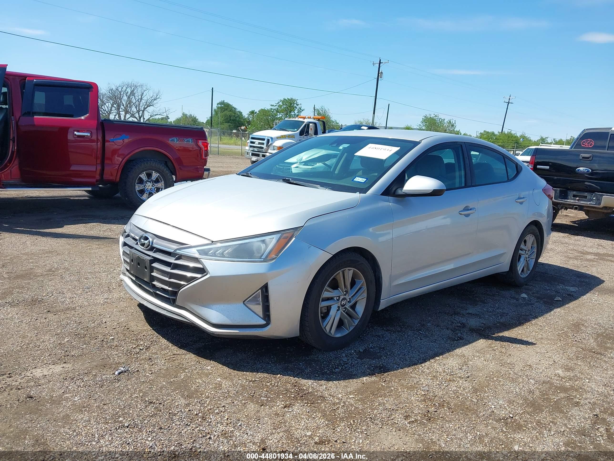 HYUNDAI ELANTRA image 2