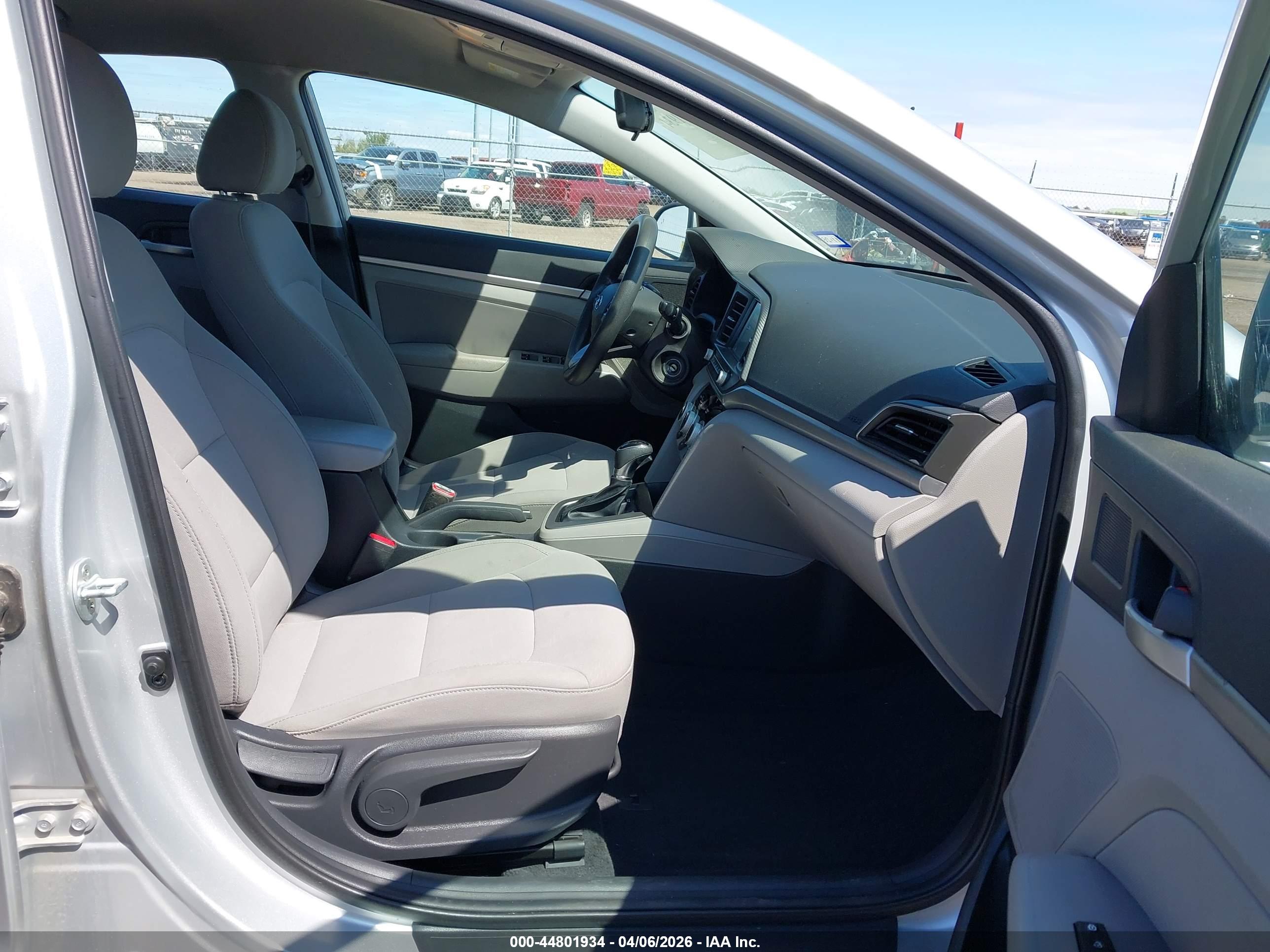 HYUNDAI ELANTRA image 5