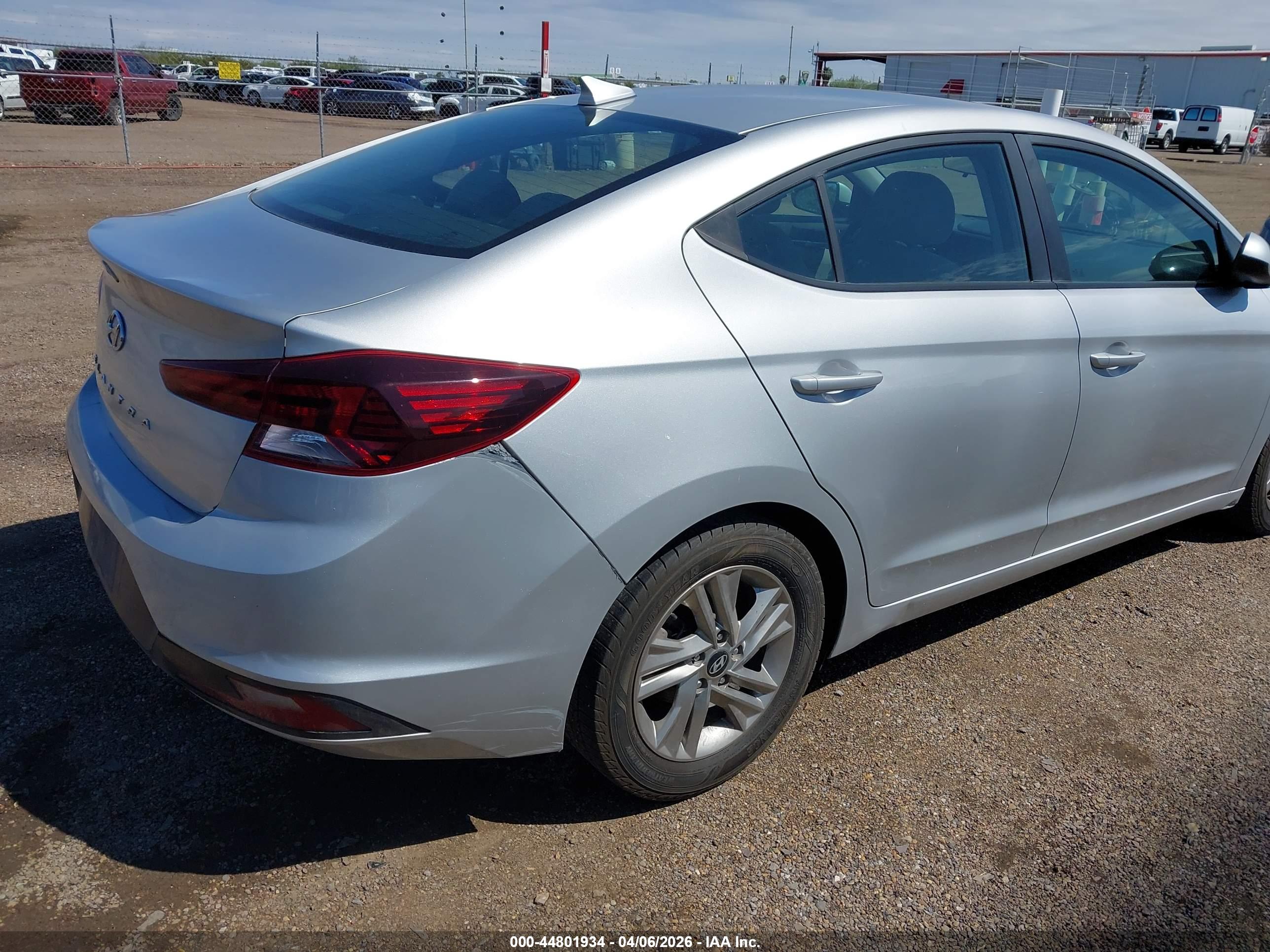 HYUNDAI ELANTRA image 6