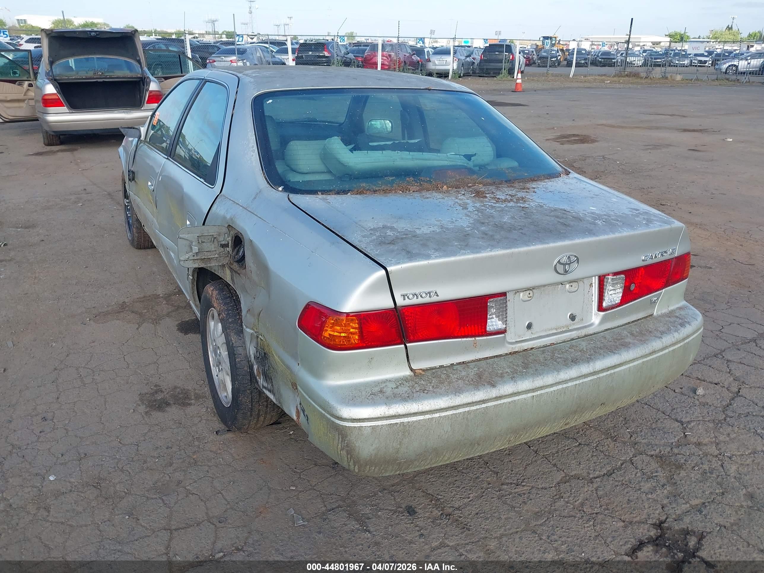 TOYOTA CAMRY image 3