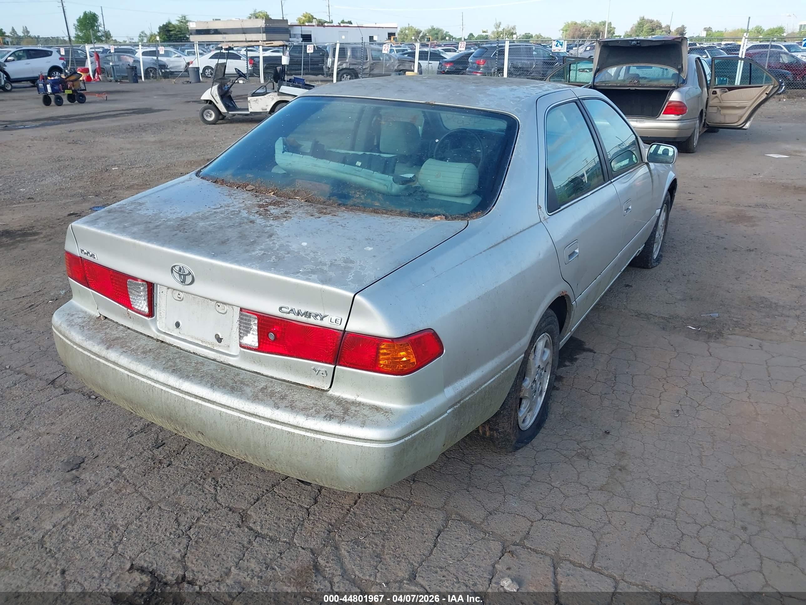 TOYOTA CAMRY image 4
