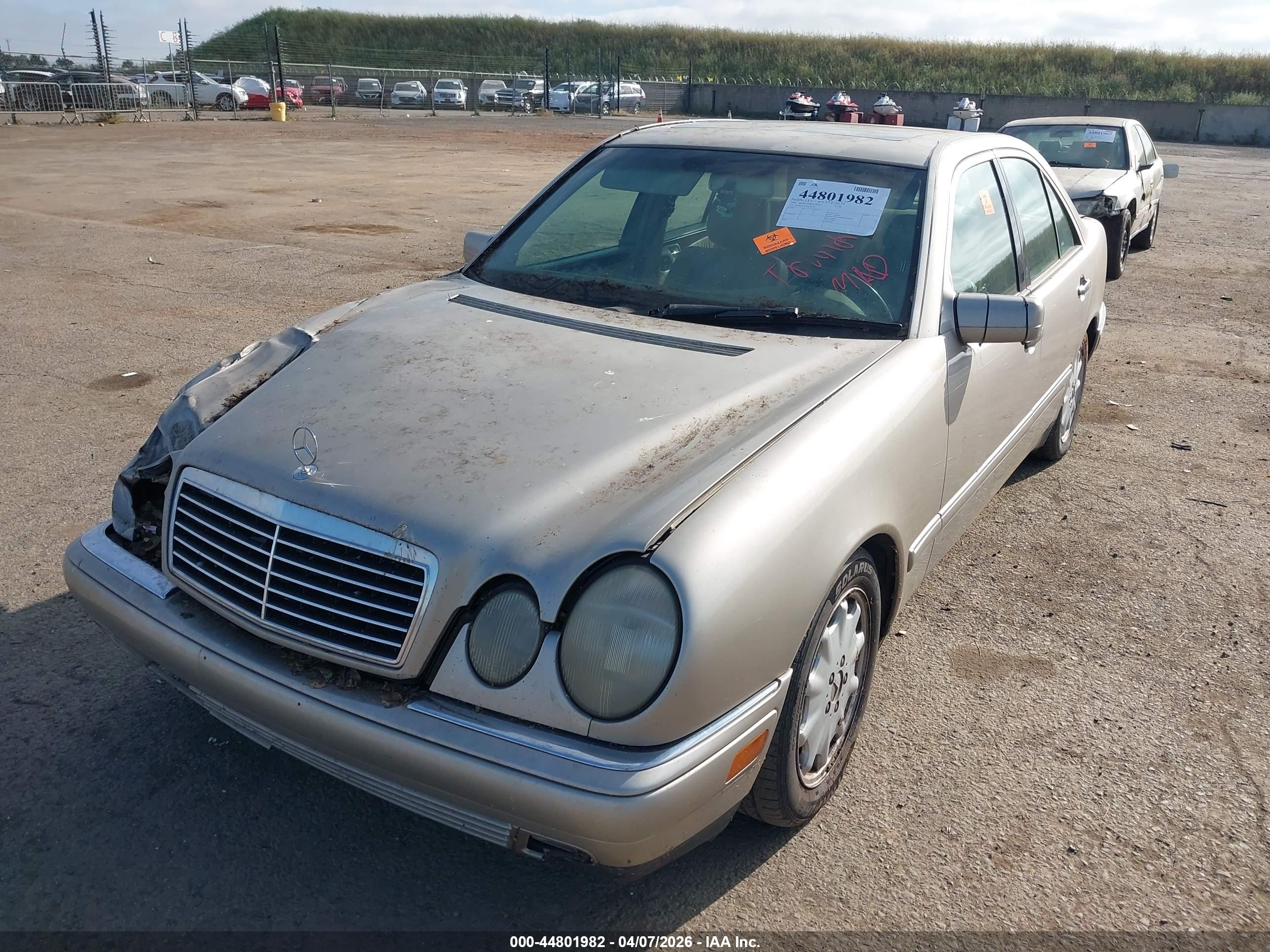 MERCEDES-BENZ E image 2