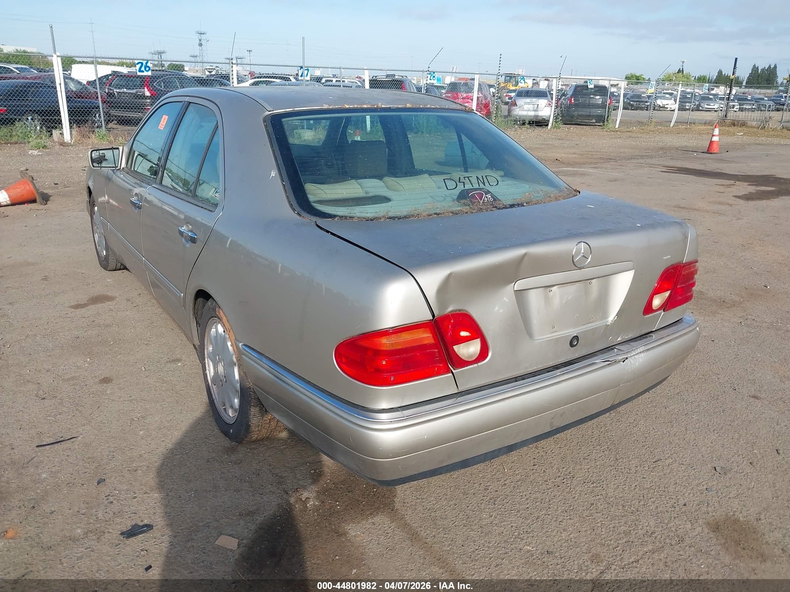 MERCEDES-BENZ E image 3
