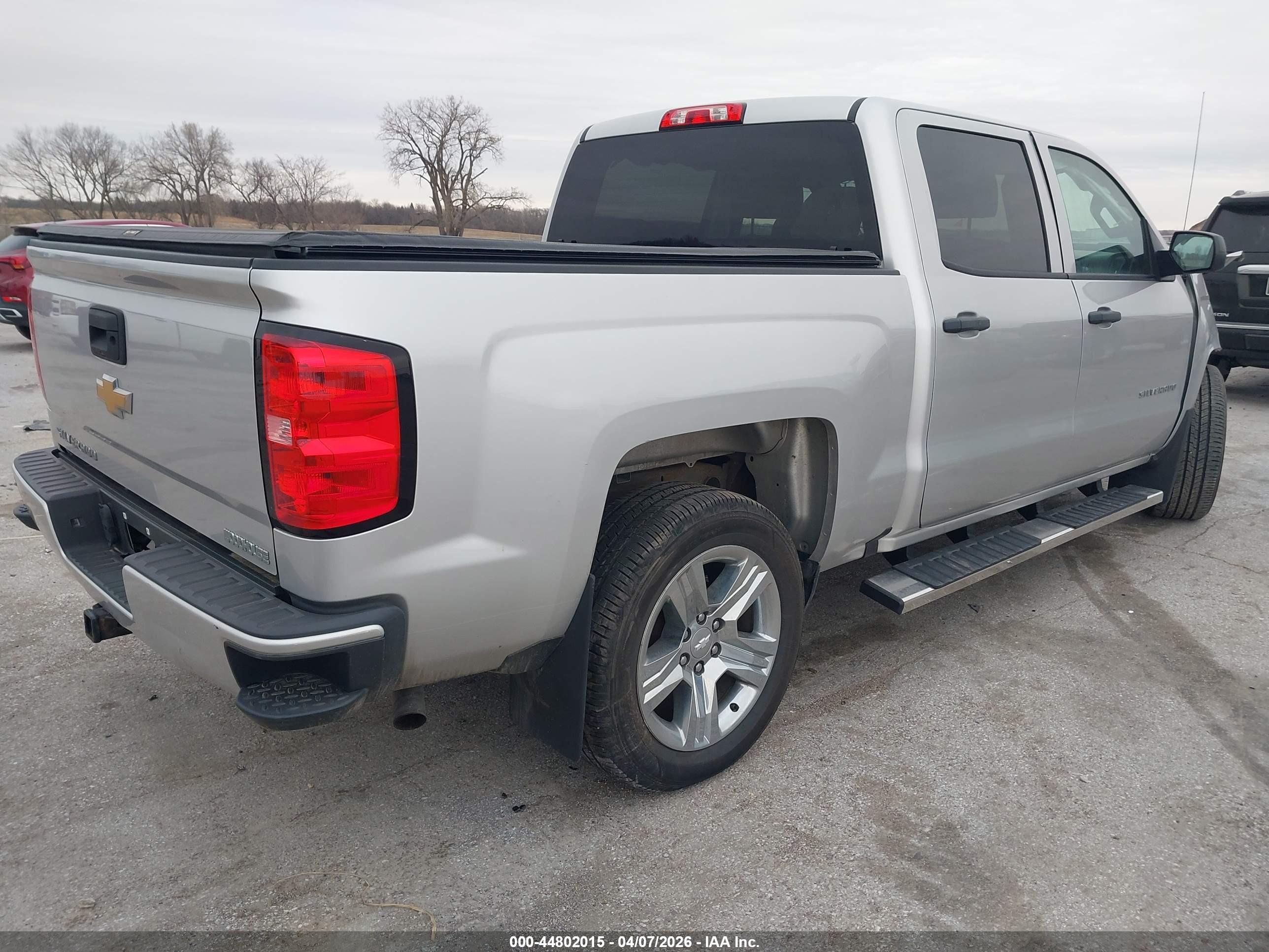 CHEVROLET SILVERADO image 4