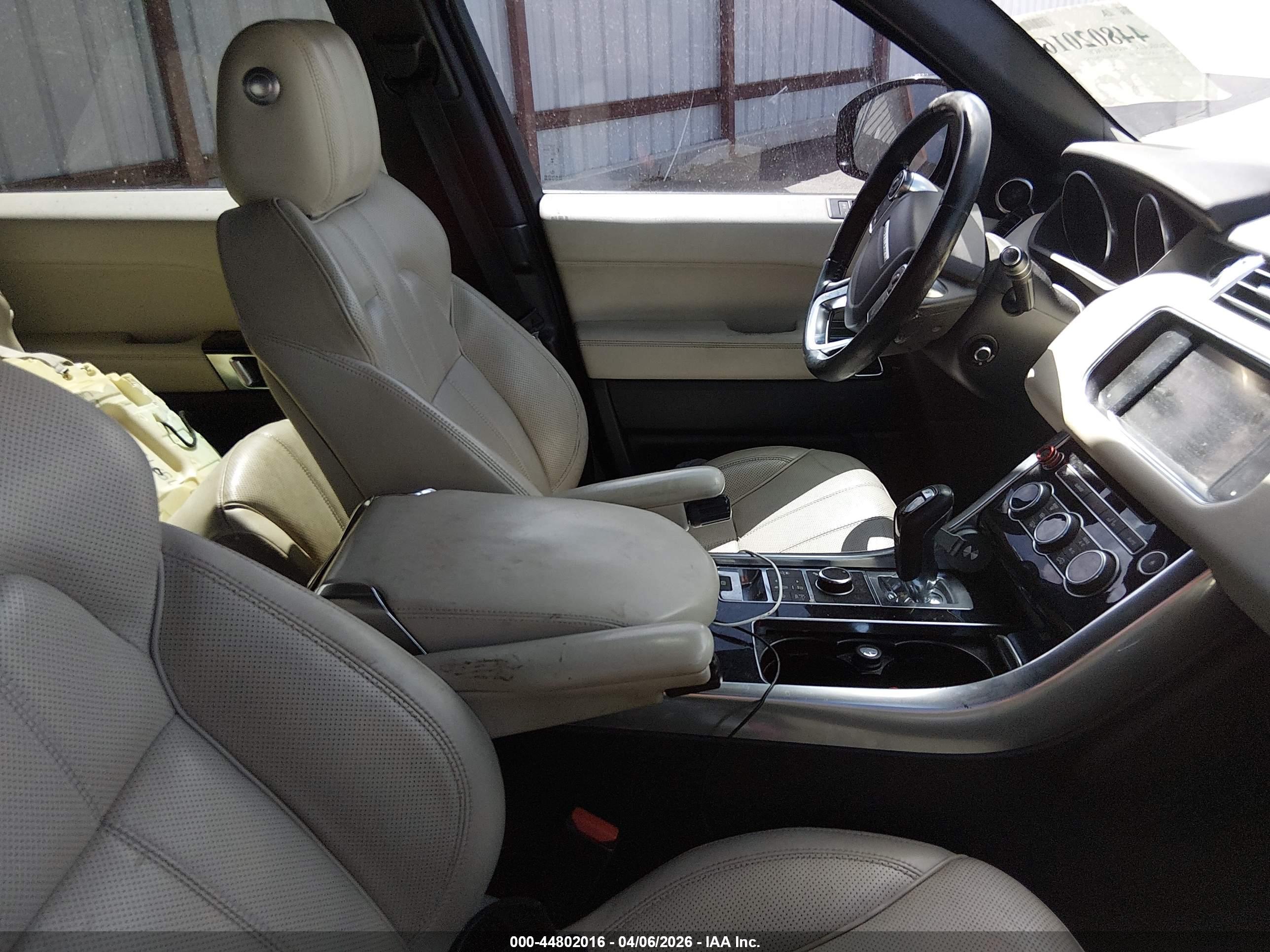 LAND ROVER image 5