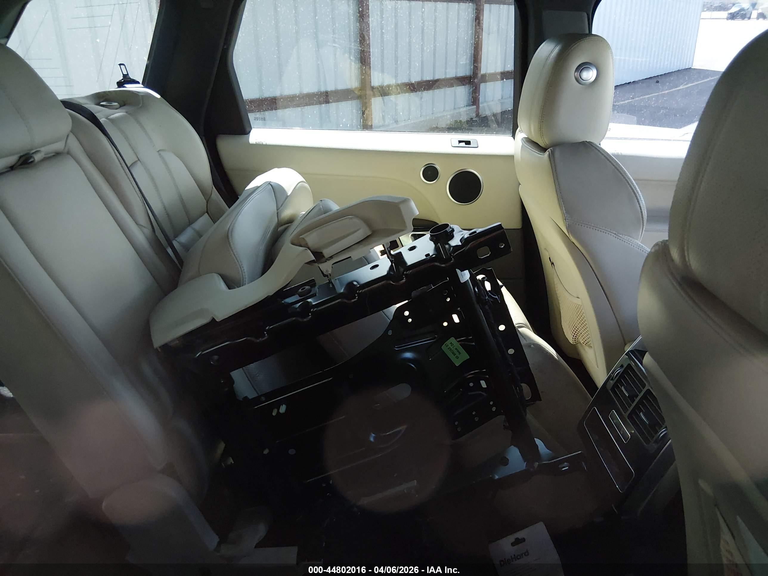 LAND ROVER image 8