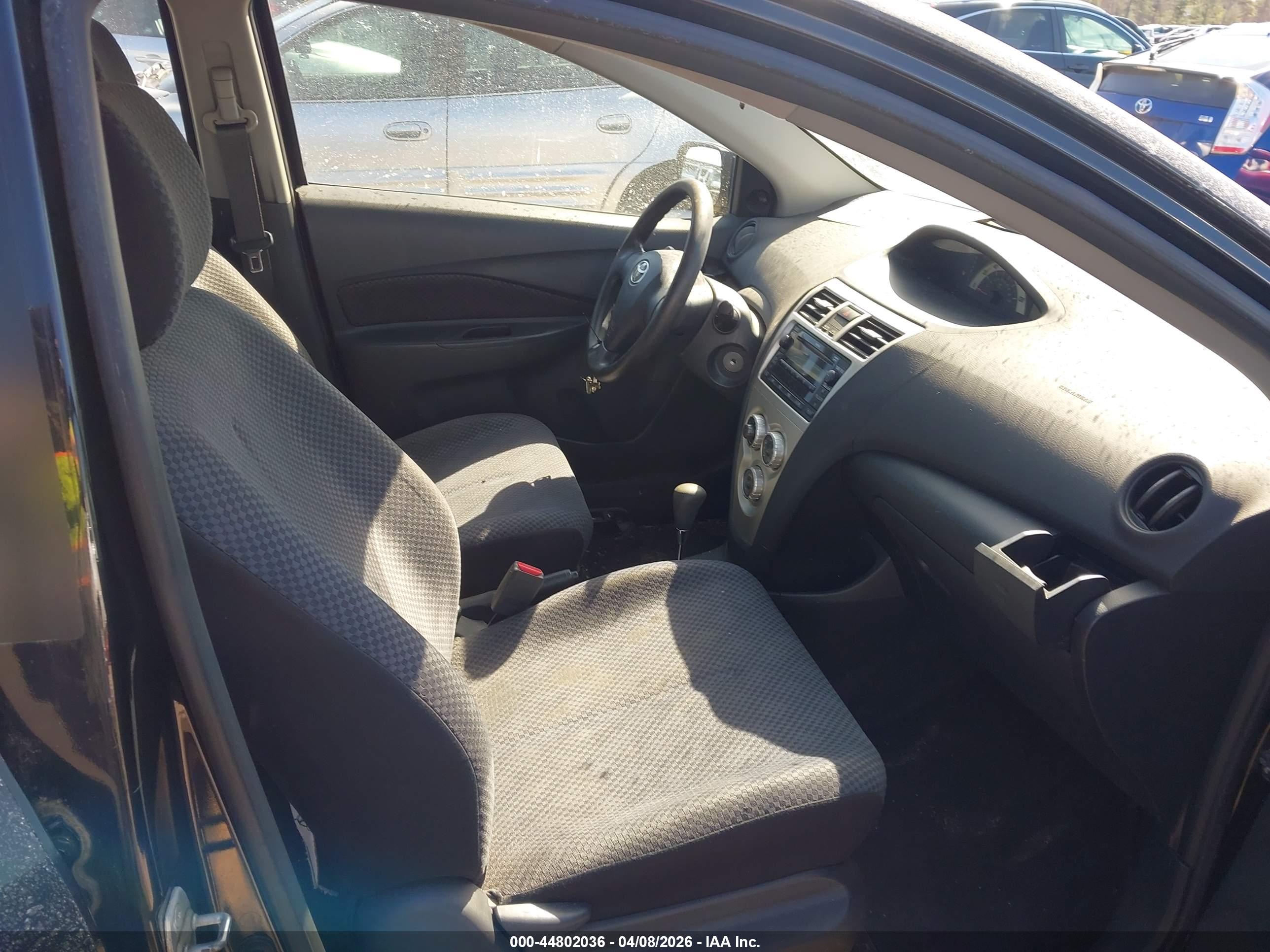 TOYOTA YARIS image 5
