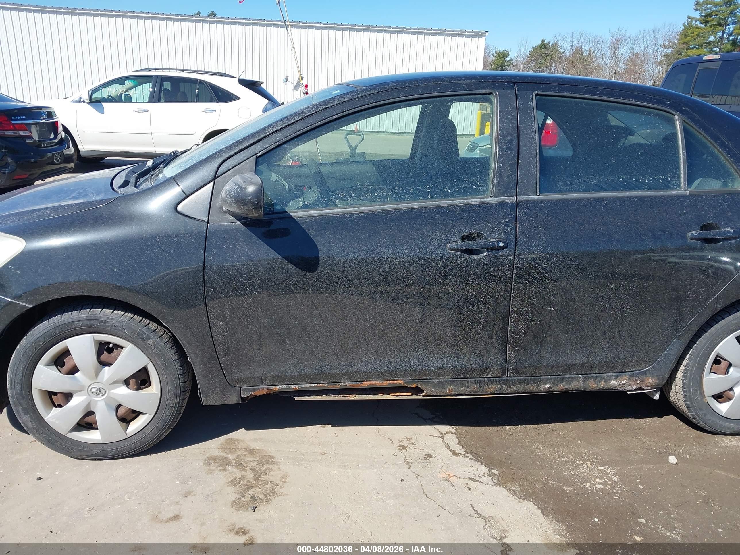 TOYOTA YARIS image 6