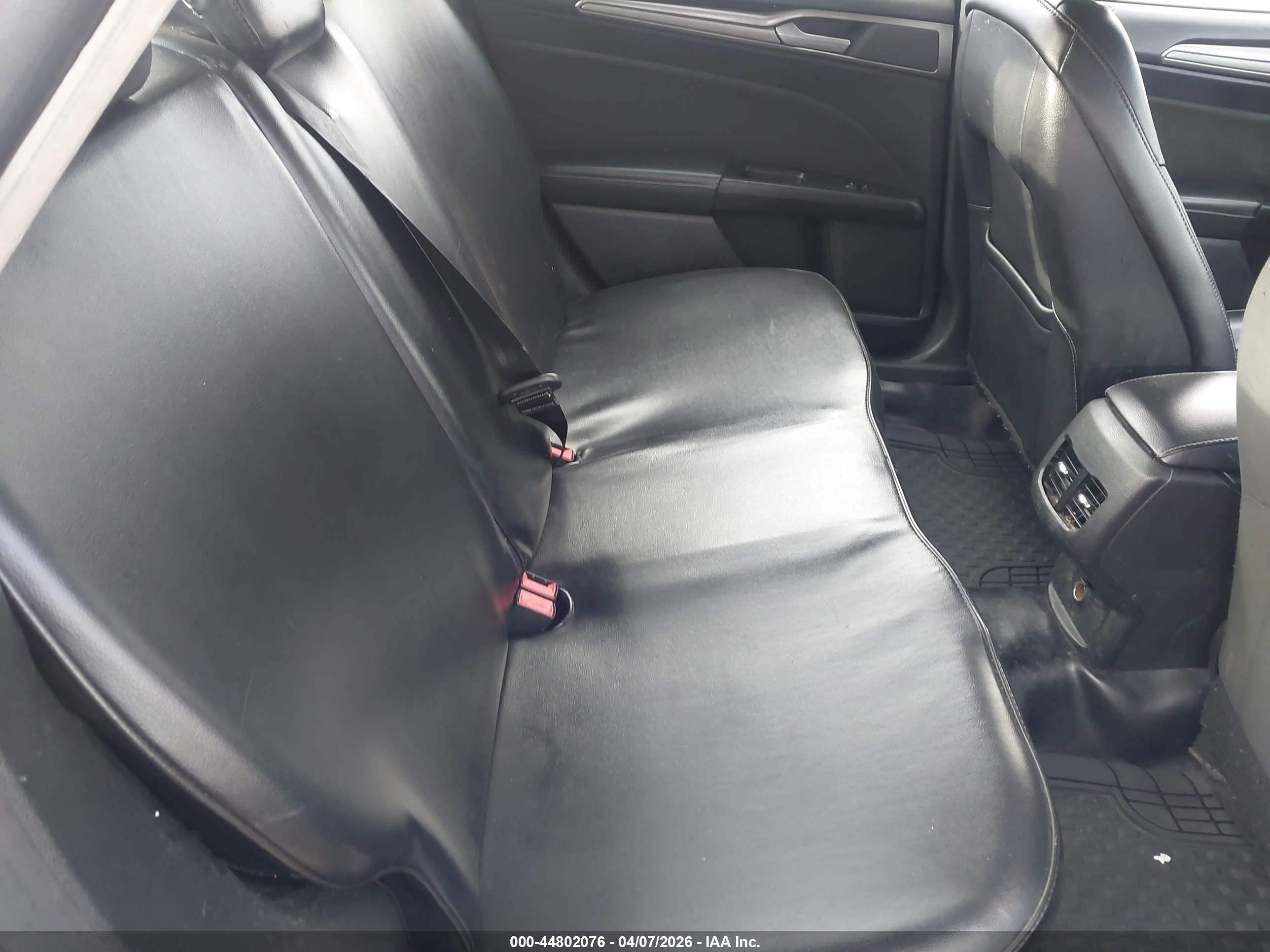 FORD FUSION image 8