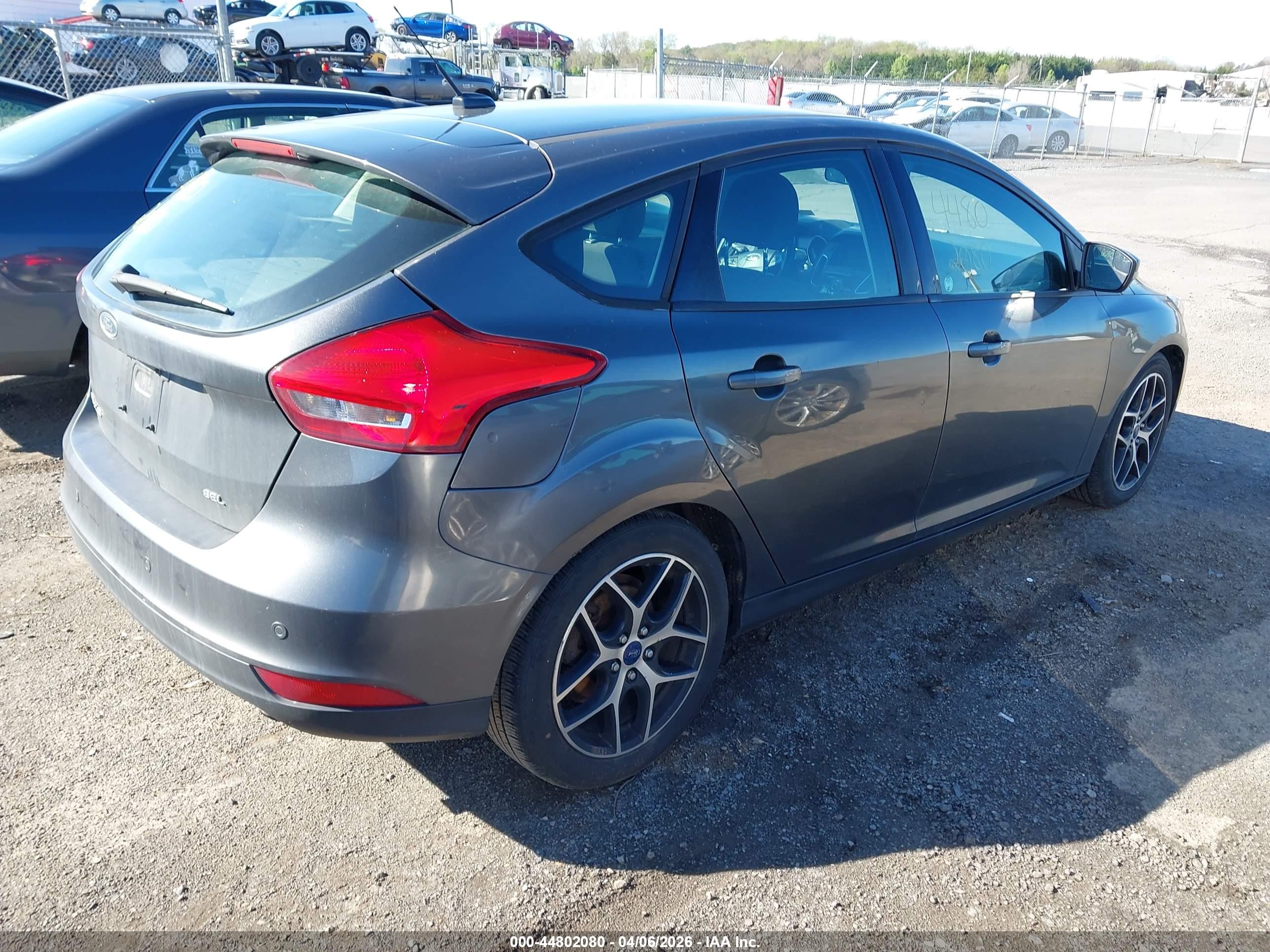 FORD FOCUS image 4