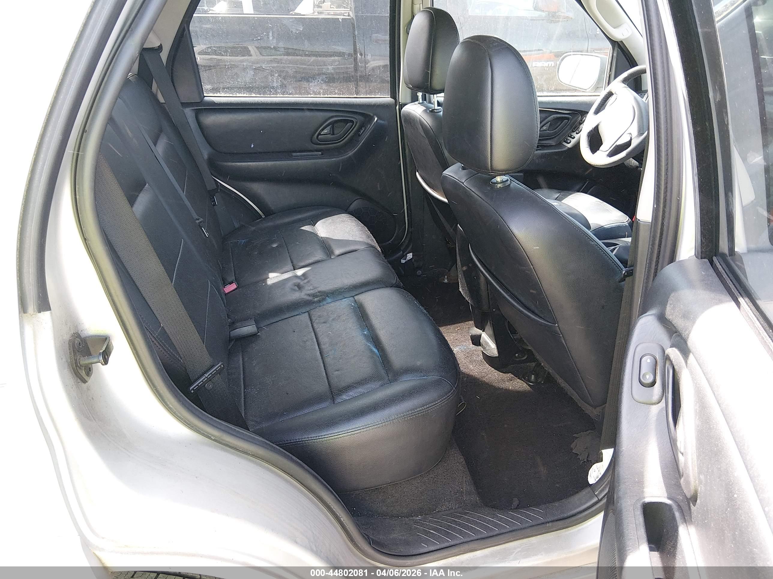 FORD ESCAPE image 8