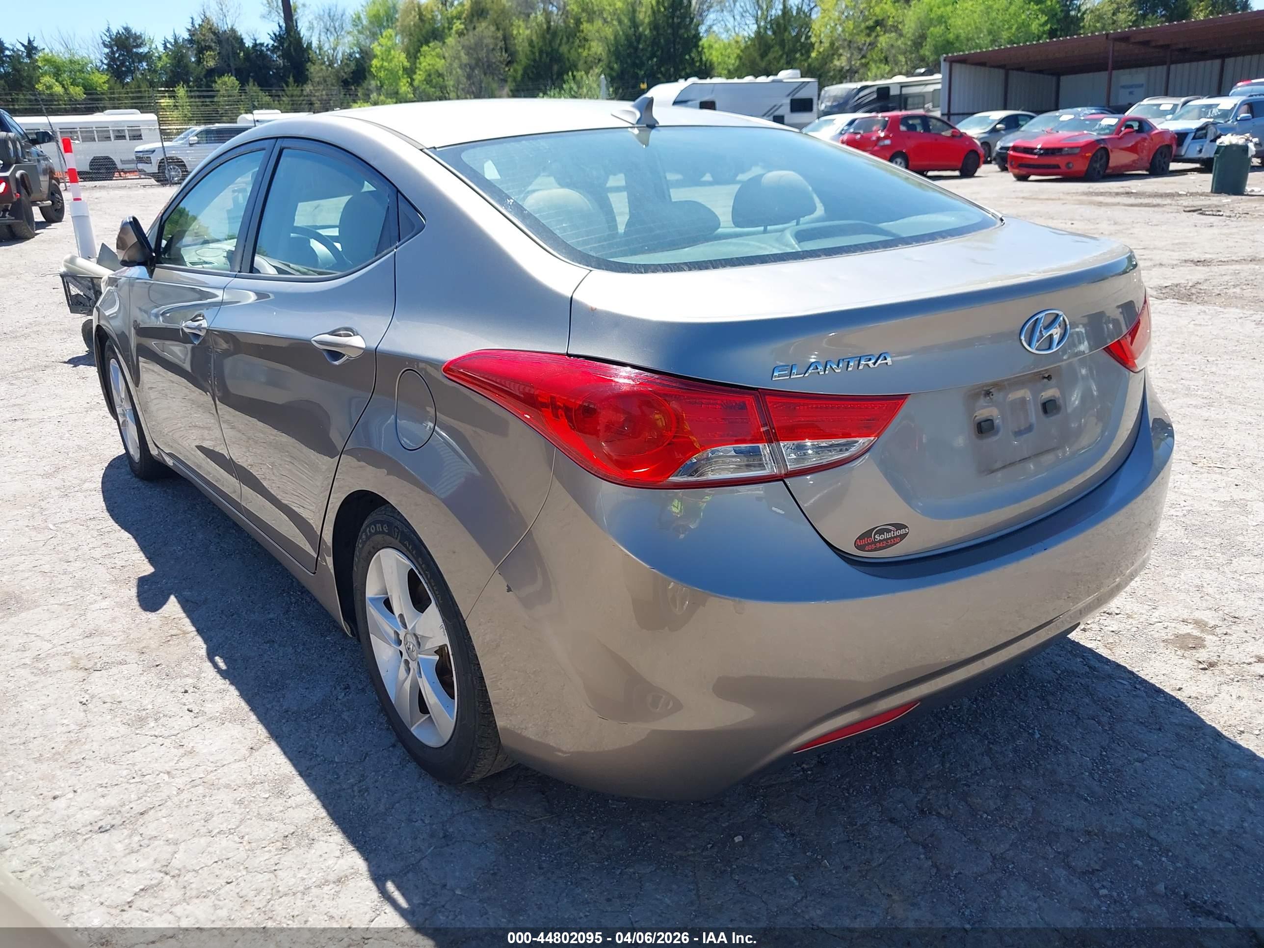 HYUNDAI ELANTRA image 3