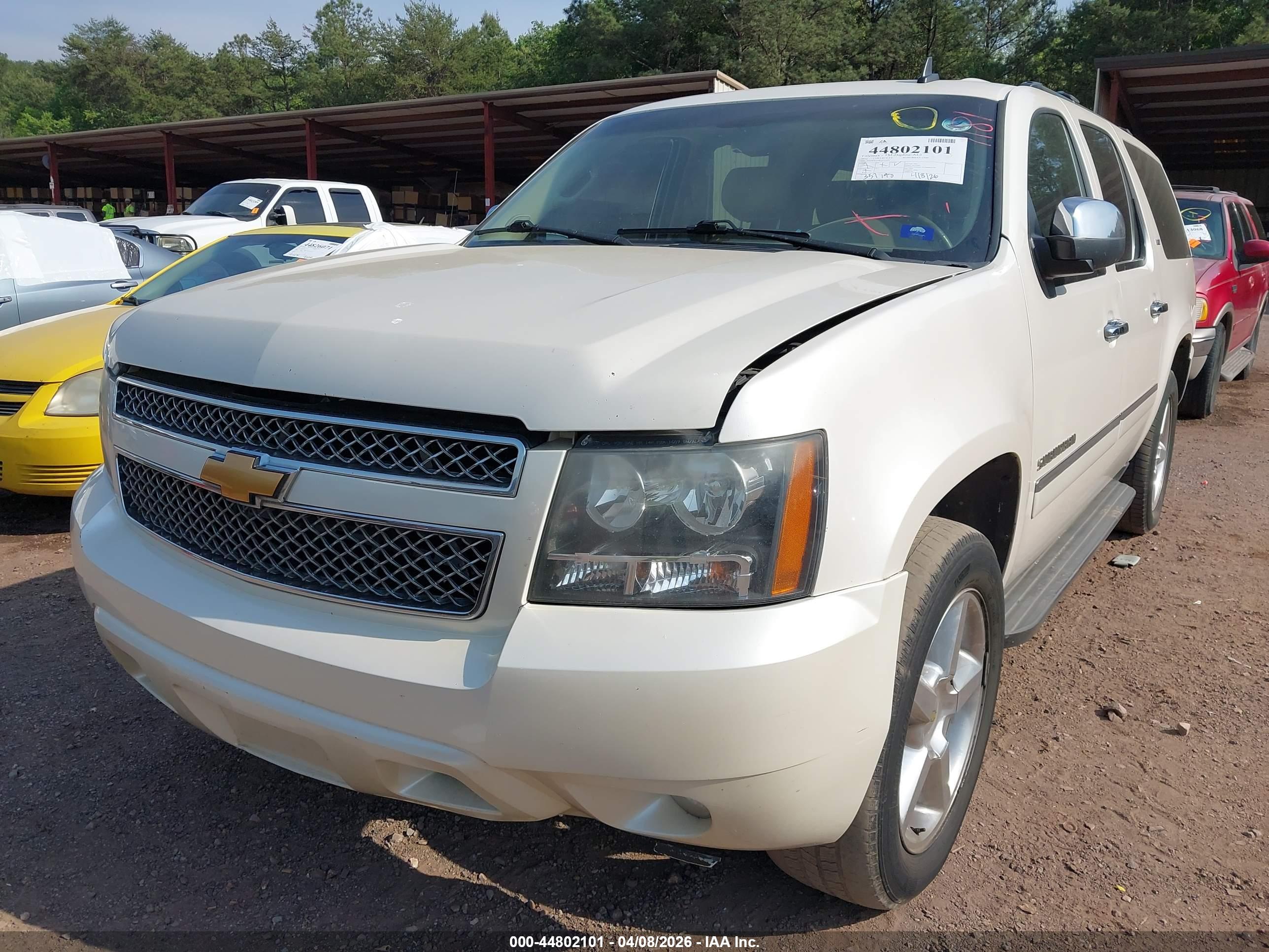 CHEVROLET SUBURBAN image 6
