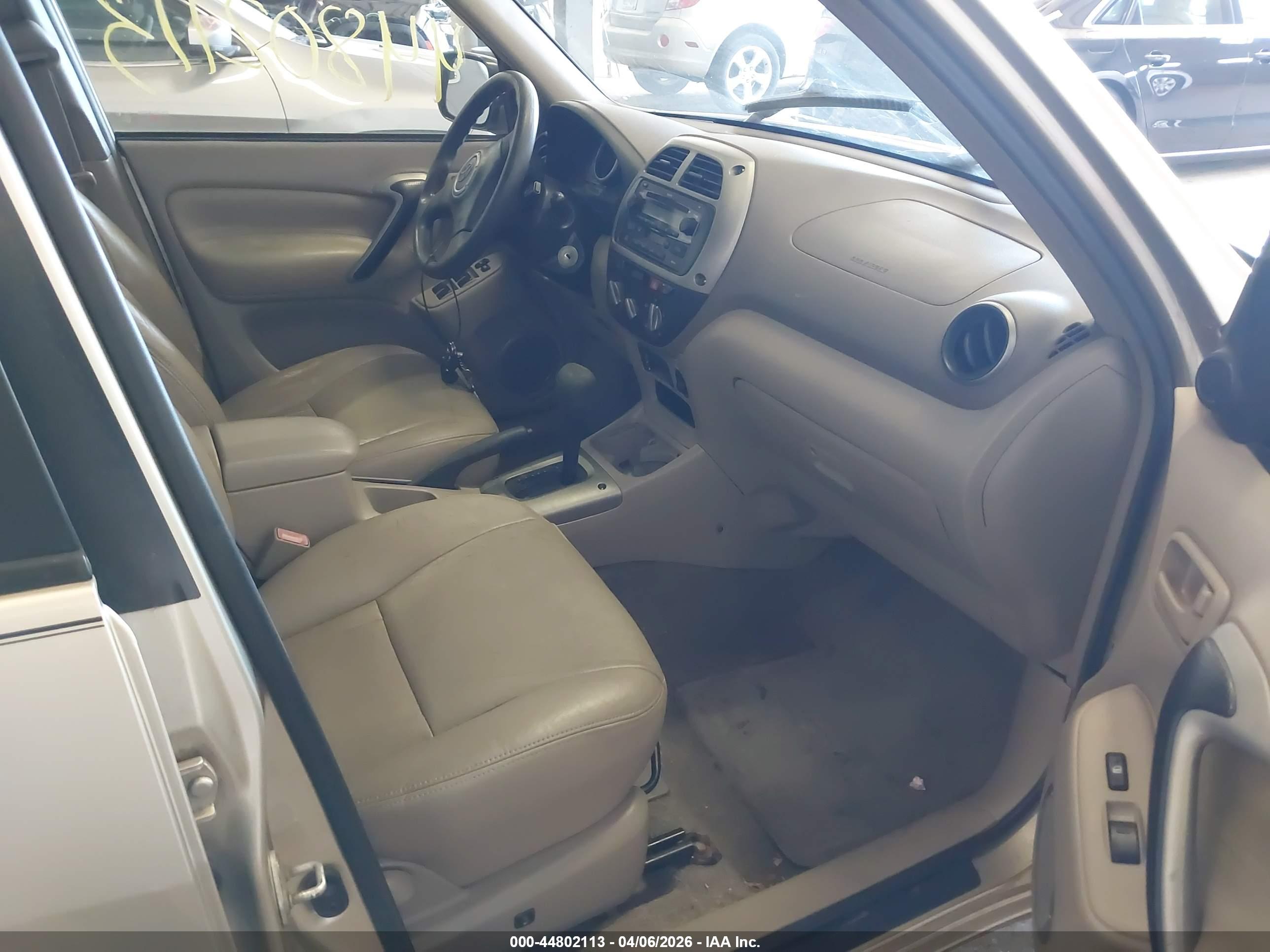 TOYOTA RAV4 image 5