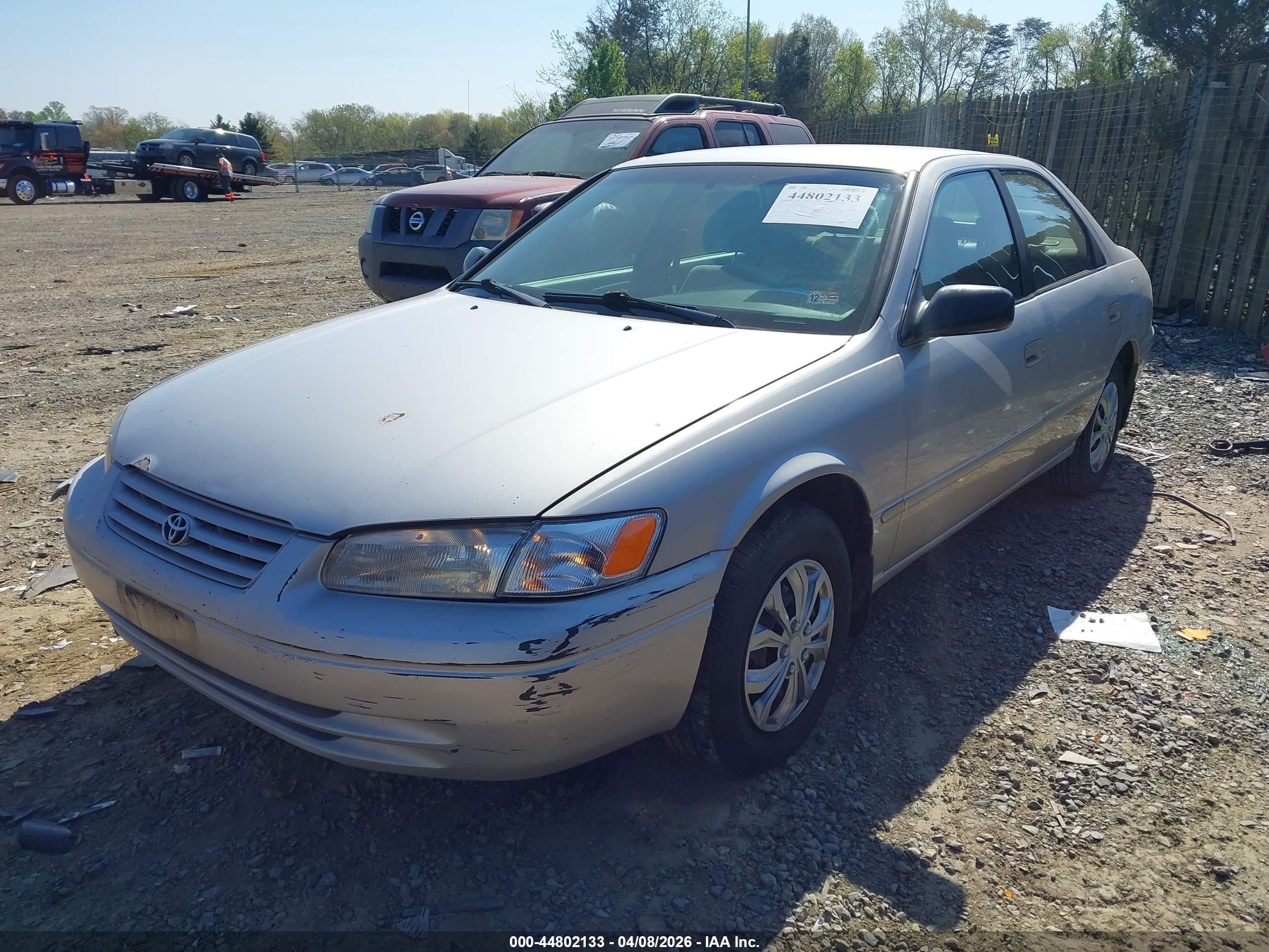 TOYOTA CAMRY image 2