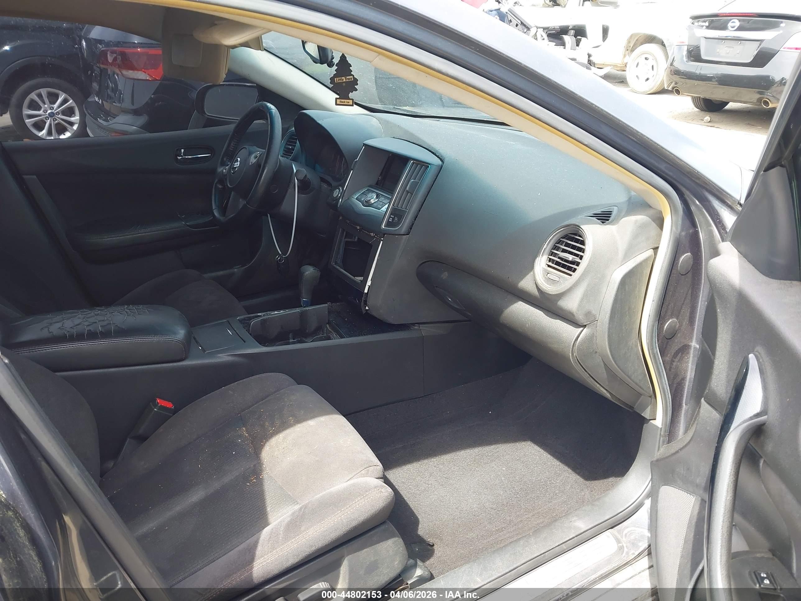 NISSAN MAXIMA image 5