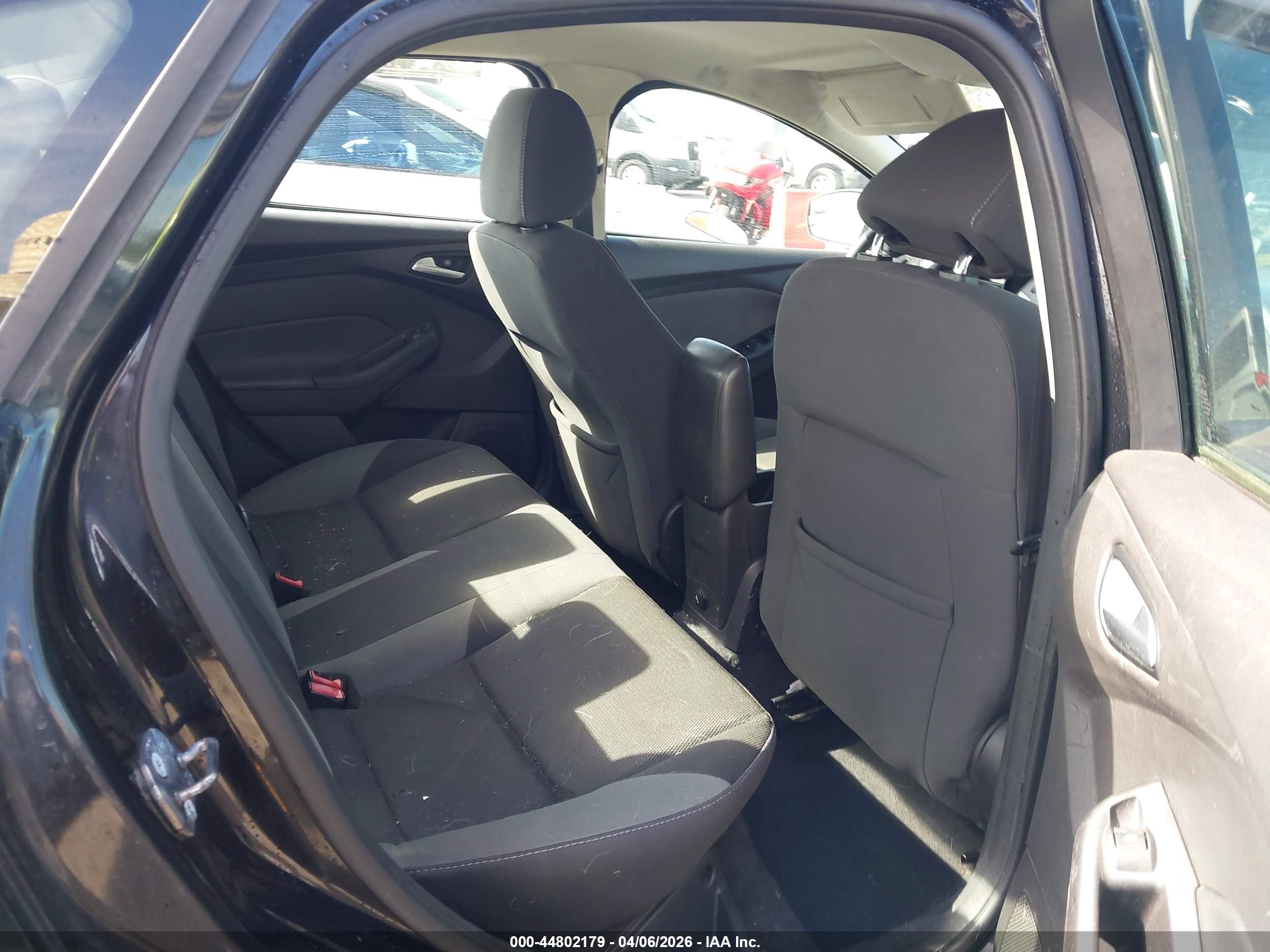 FORD FOCUS image 8