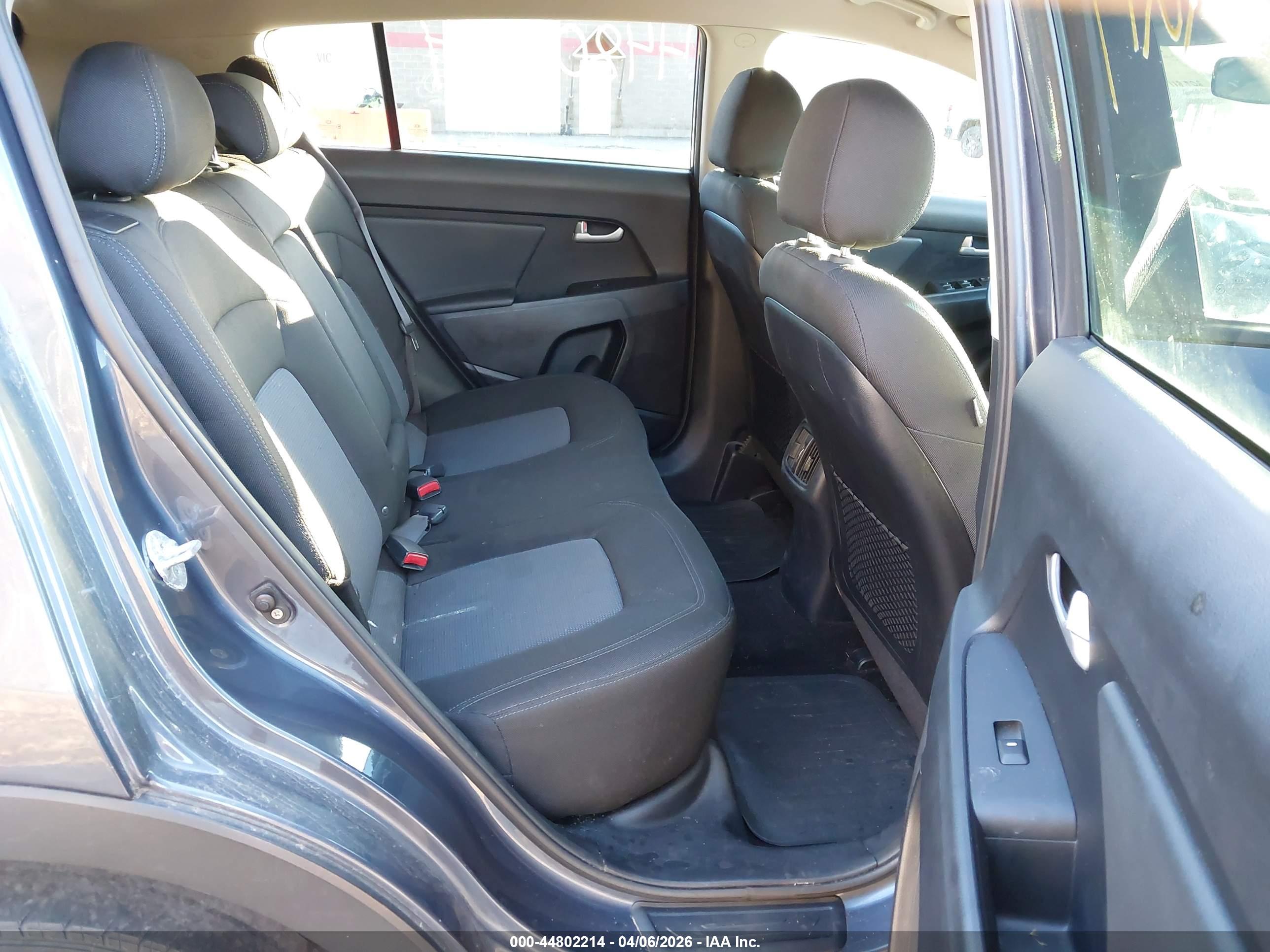 KIA SPORTAGE image 8