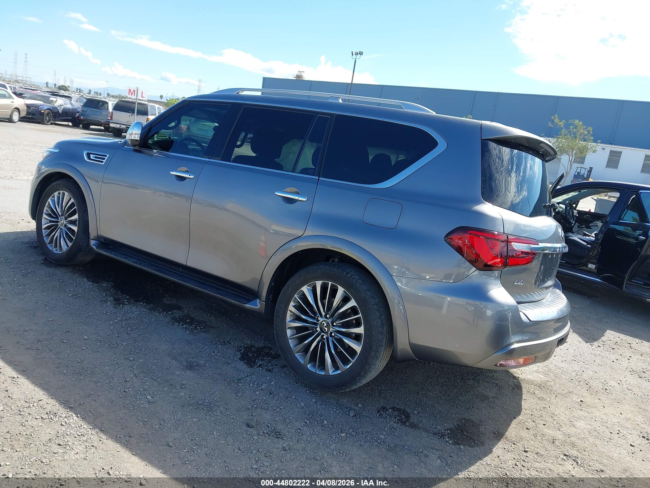 INFINITI QX80 image 3