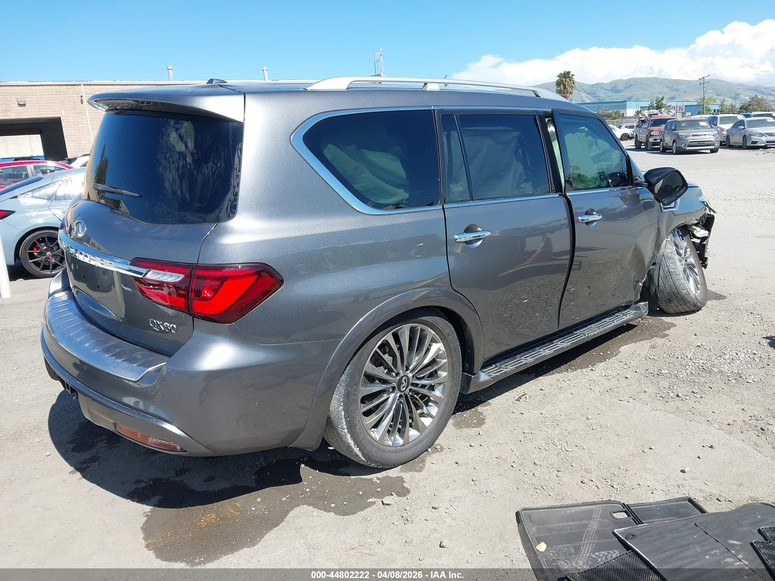 INFINITI QX80 image 4
