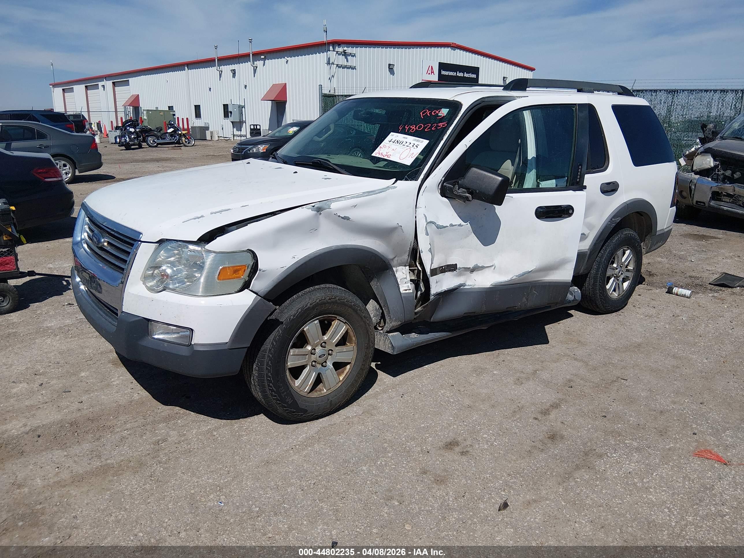 FORD EXPLORER image 2
