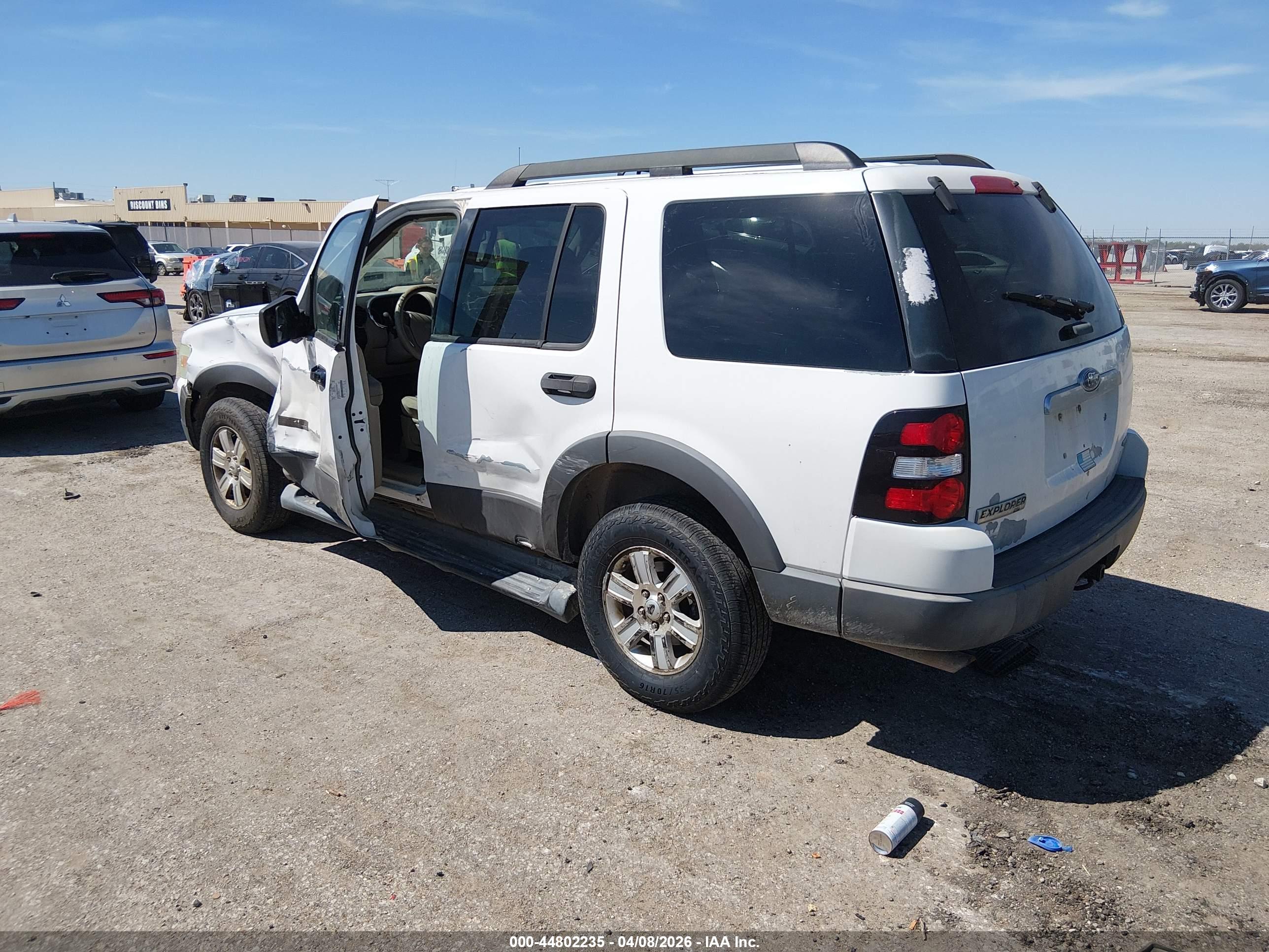 FORD EXPLORER image 3